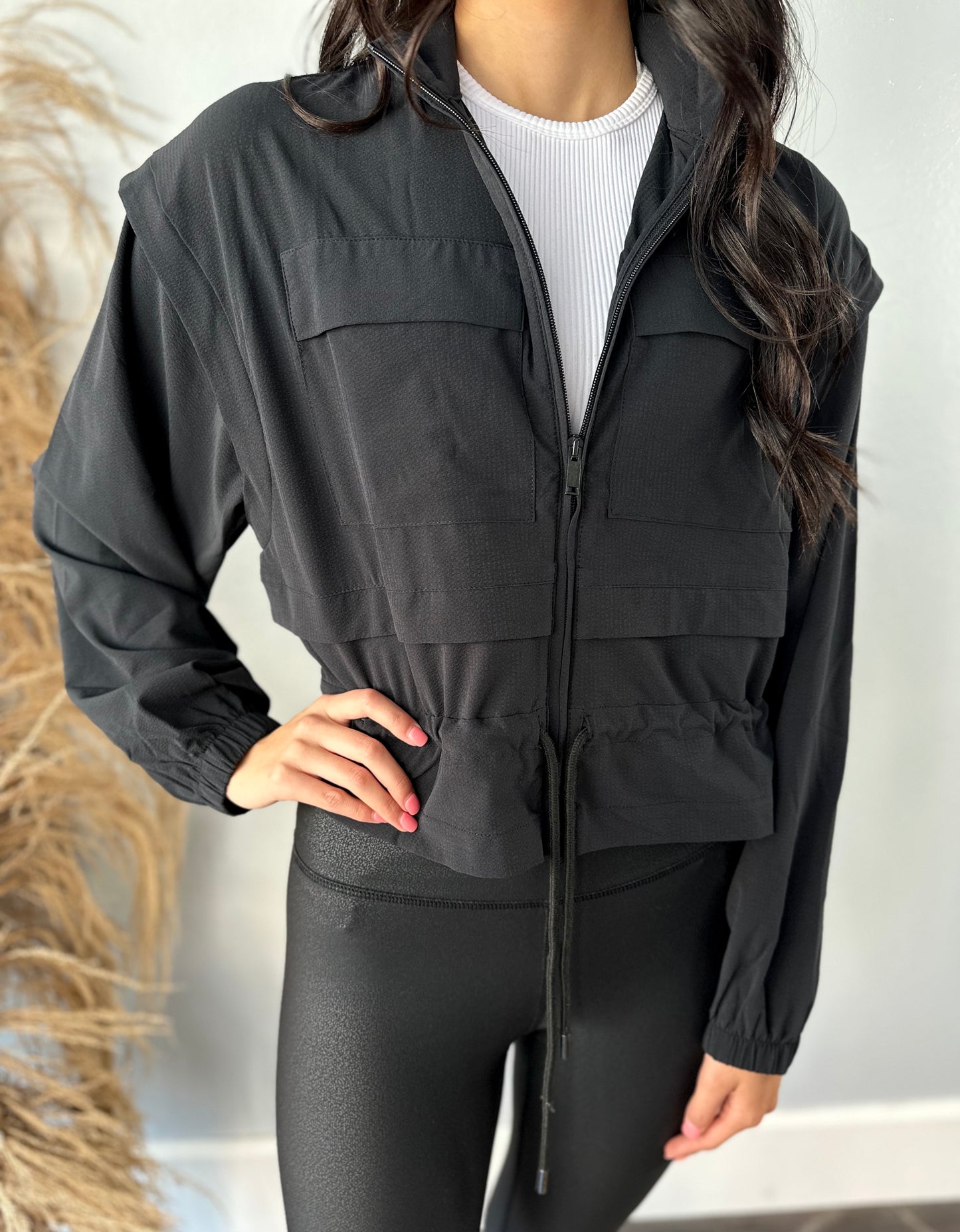 BLACK FRONT POCKET CROPPED JACKET