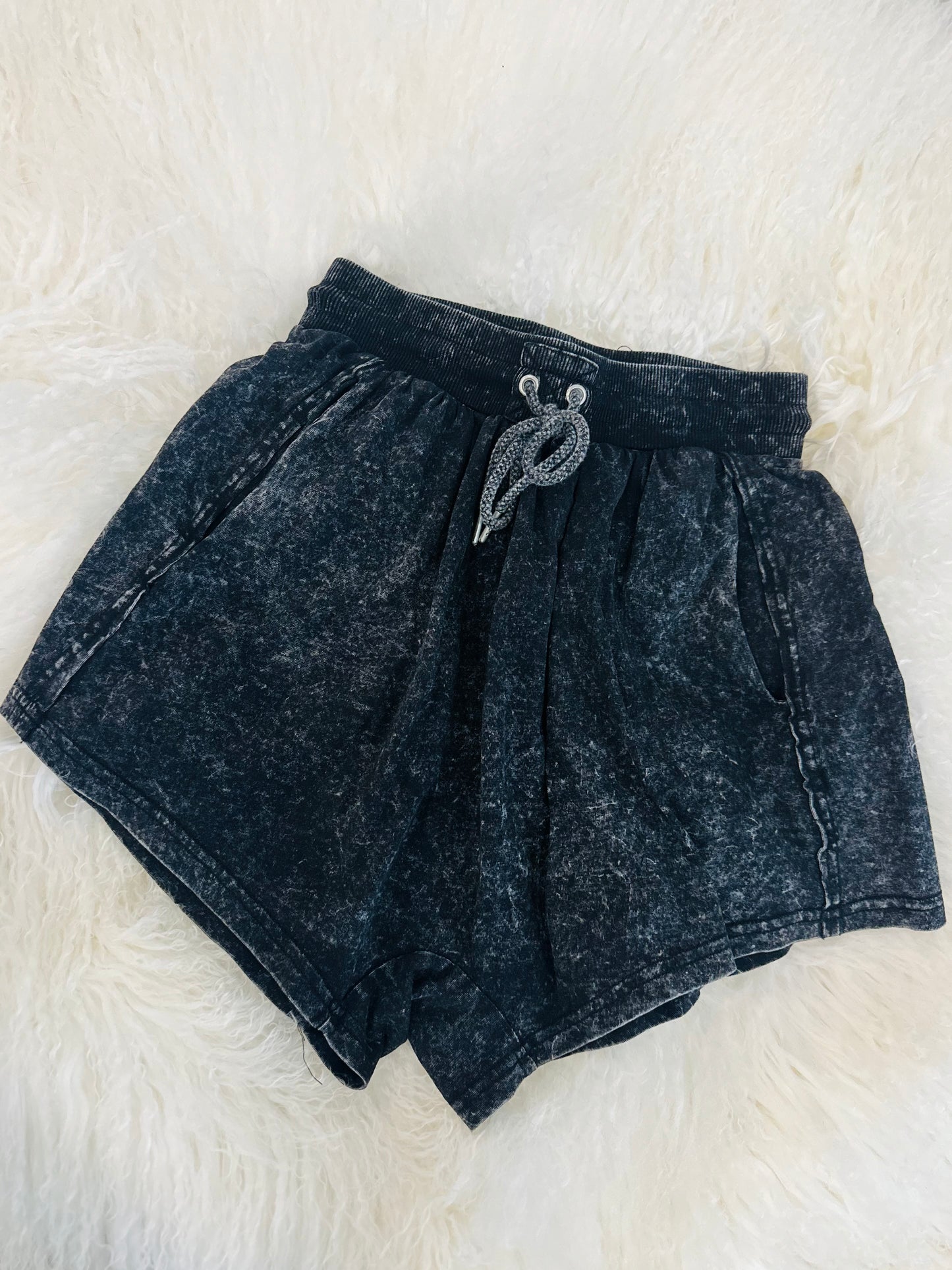BLACK WASHED BAGGY SHORTS