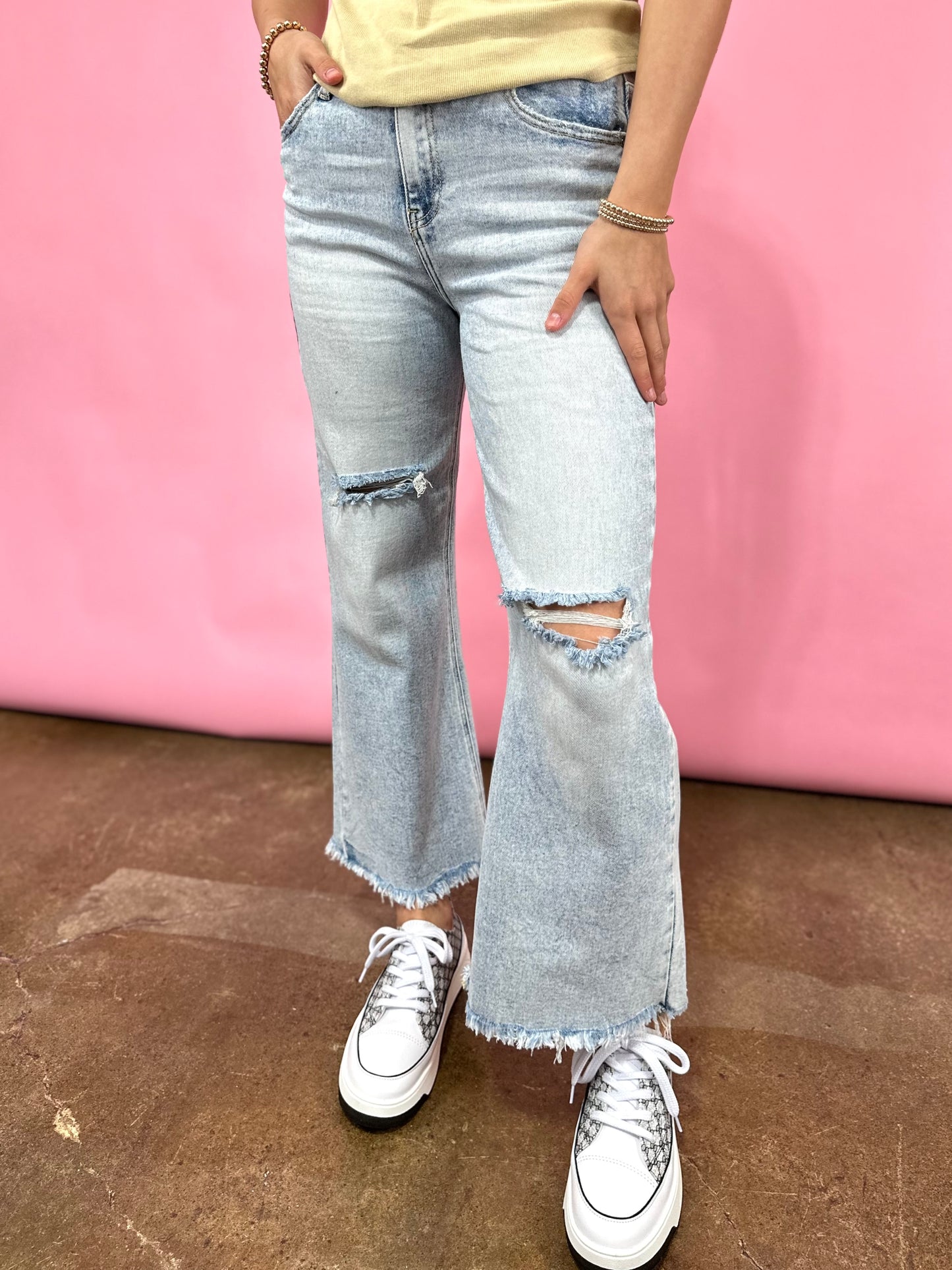 LIGHT WASH WIDE LEG DENIM JEANS
