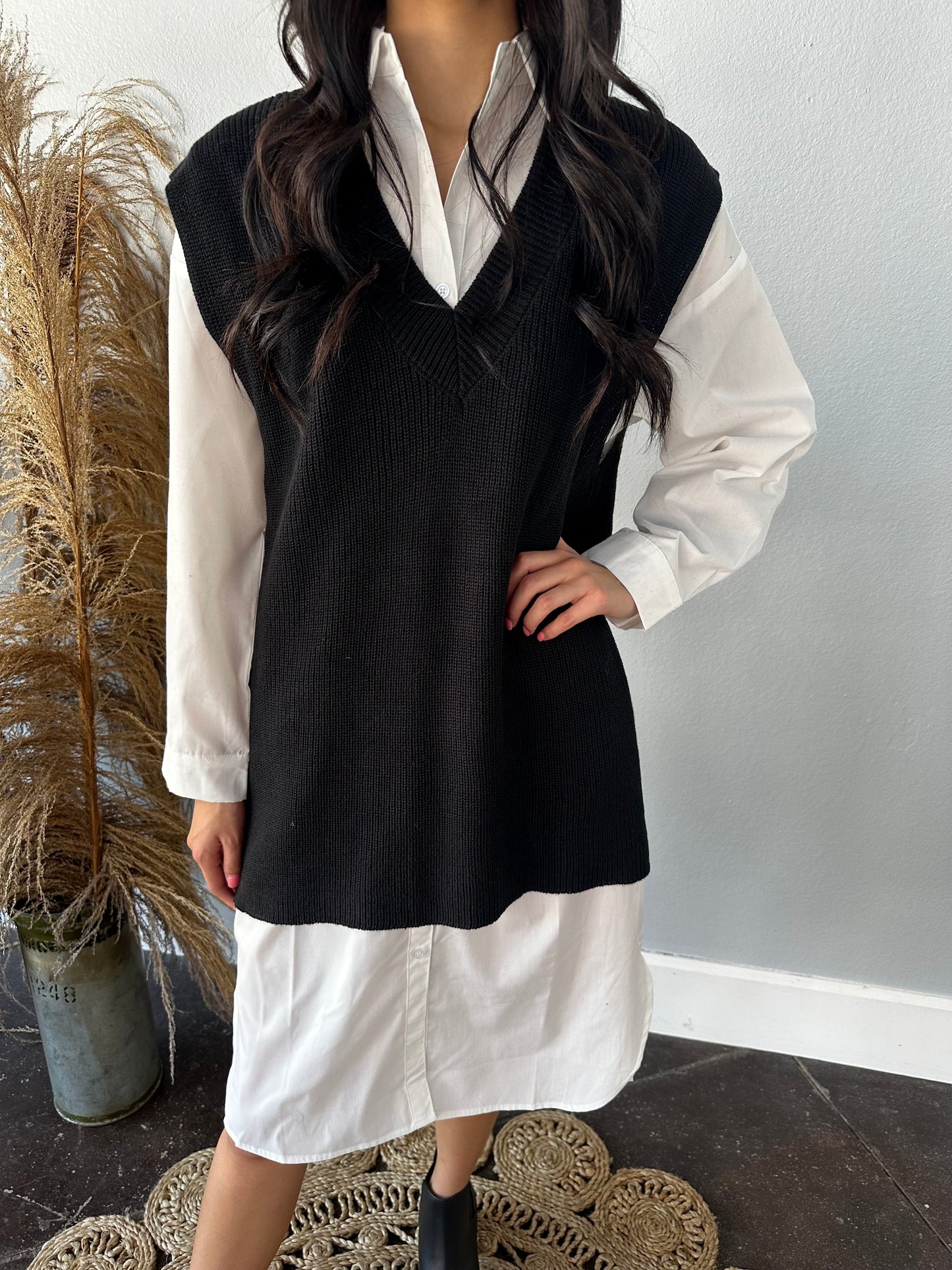 BLACK SWEATER VEST W/SIDE SLITS