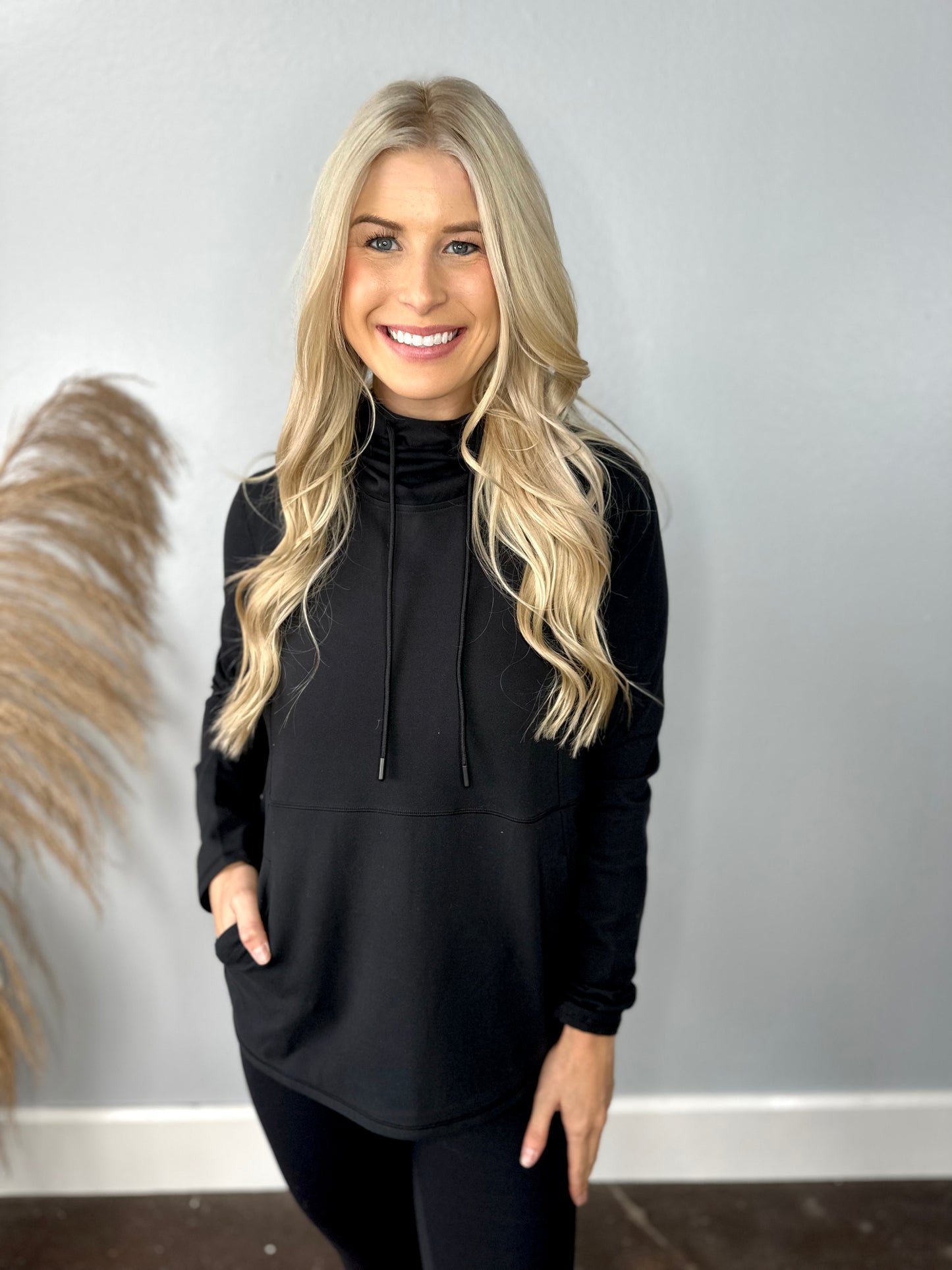 BLACK SO SOFT PULLOVER HOODIE