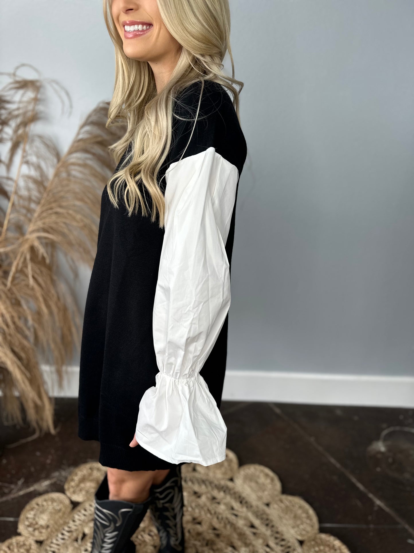 BLACK SWEATER DRESS WITH WHITE SLEEVES