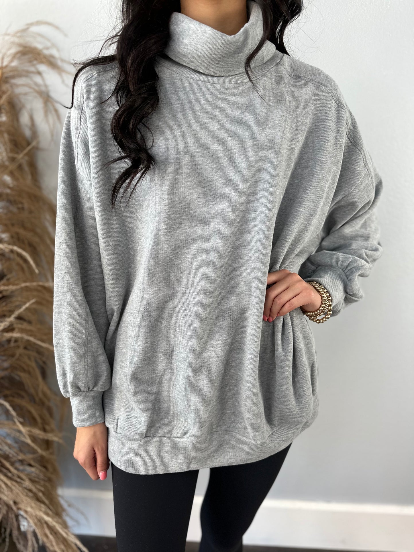 GREY RIBBED TURTLENECK PULLOVER