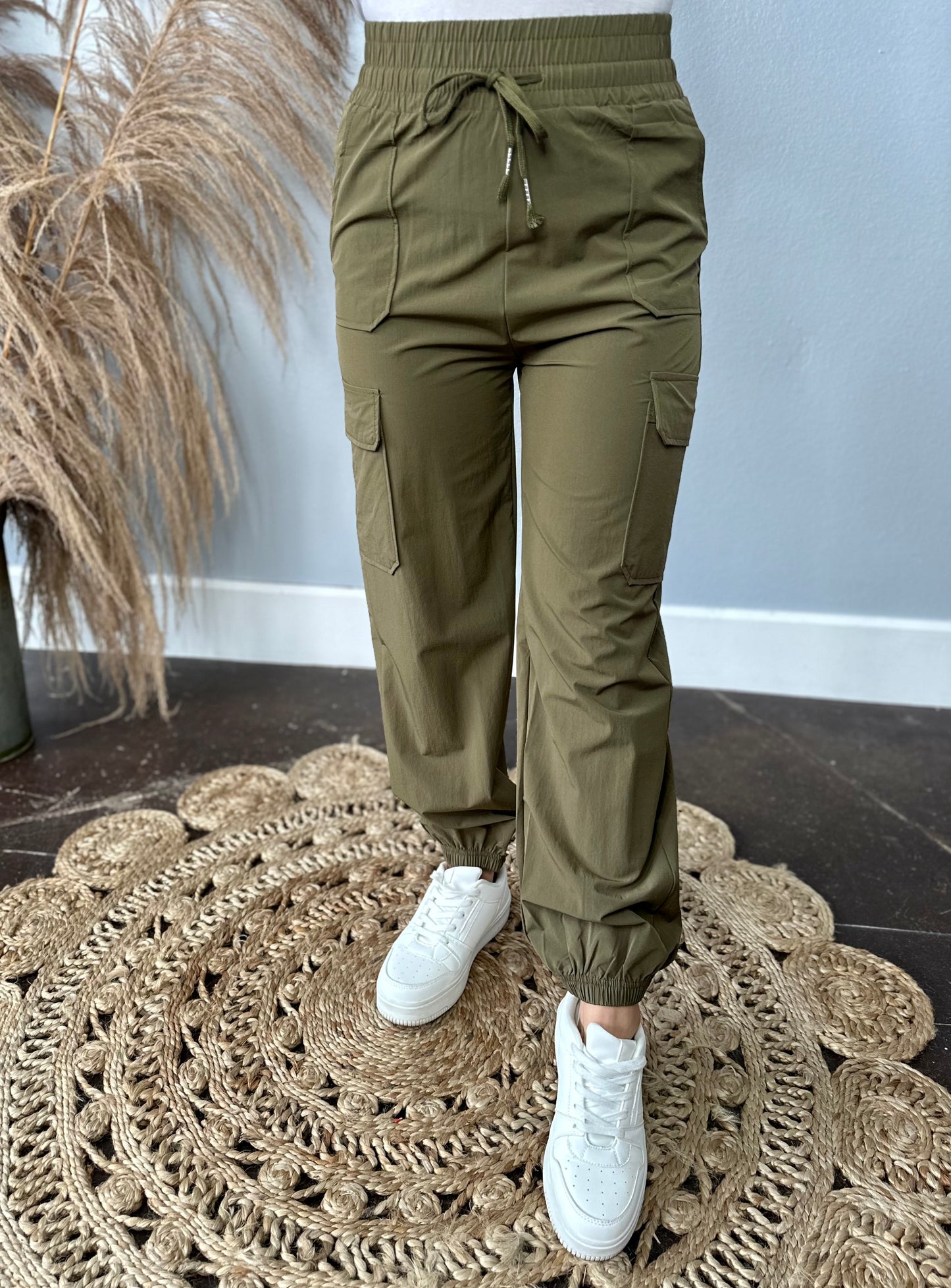 OLIVE NEW PARACHUTE JOGGER PANTS
