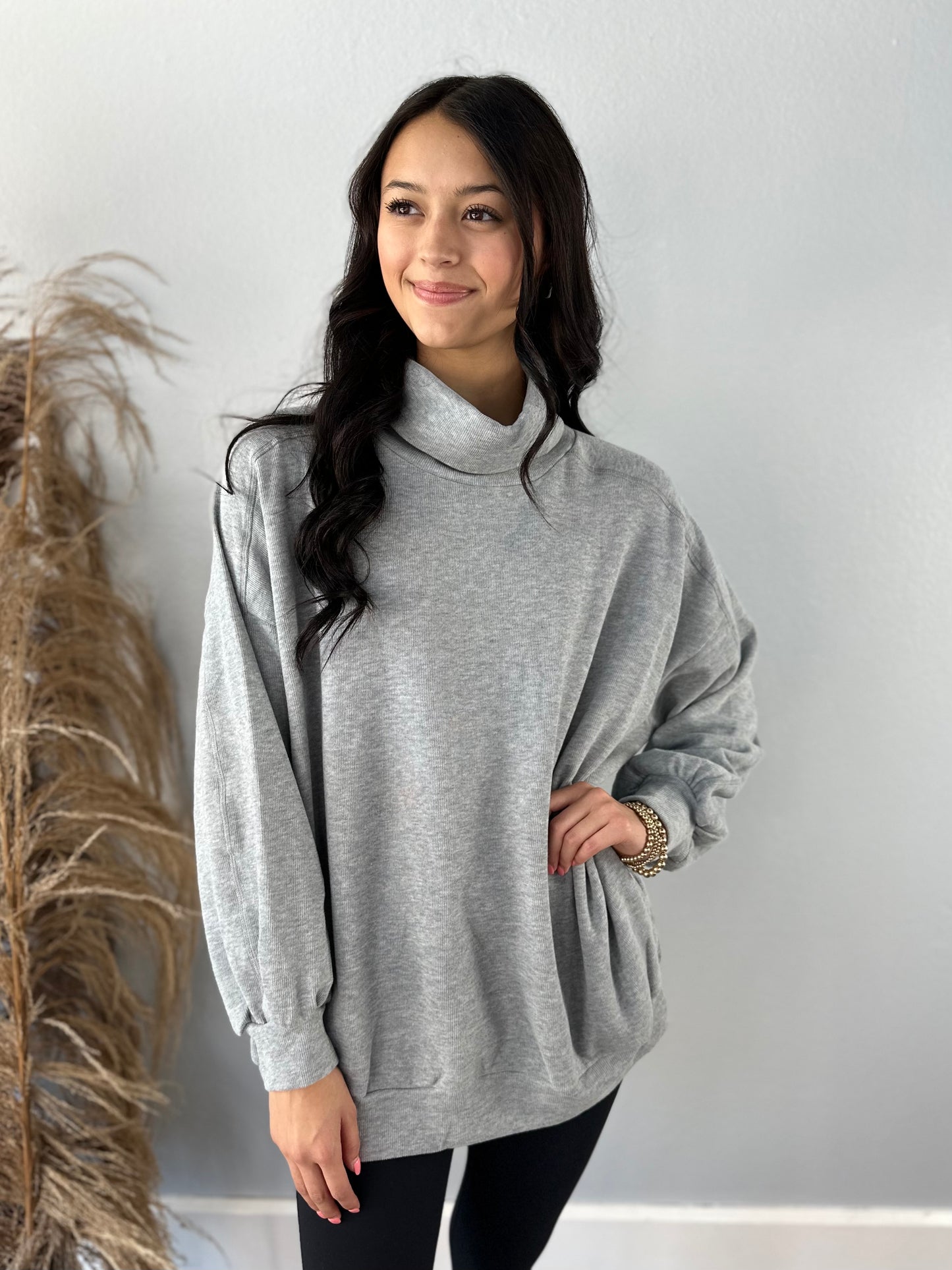 GREY RIBBED TURTLENECK PULLOVER