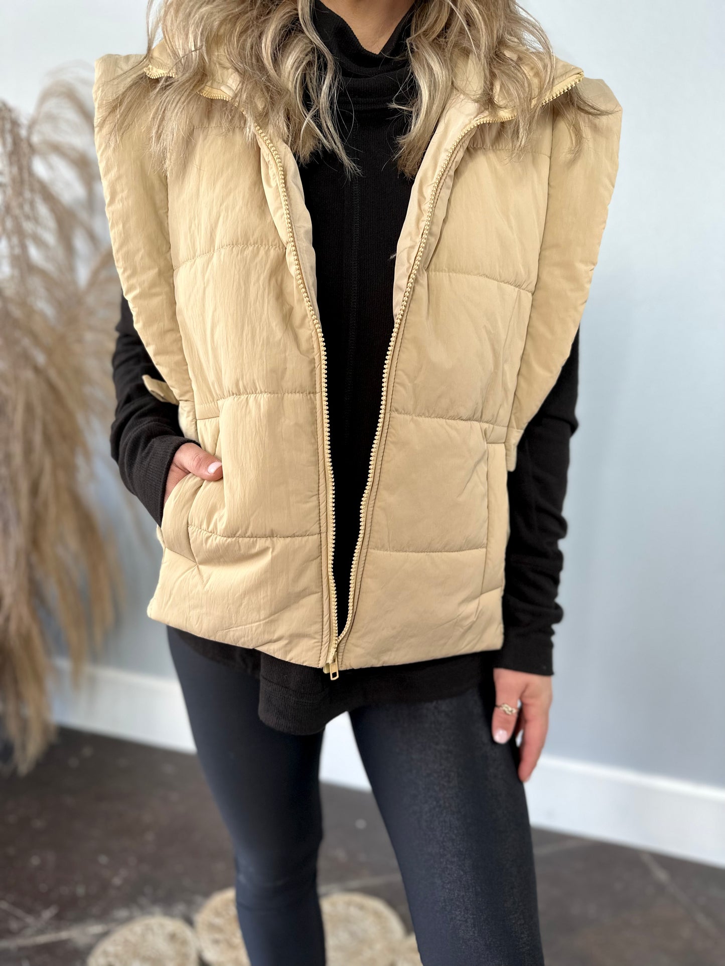 LIGHT BEIGE PUFF TIE VEST
