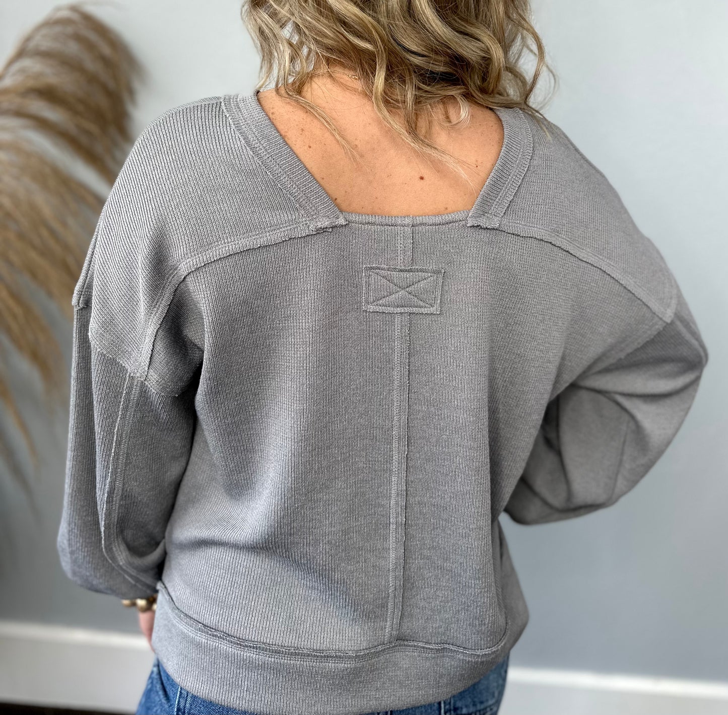 GRAY FUN NECKLINE TOP