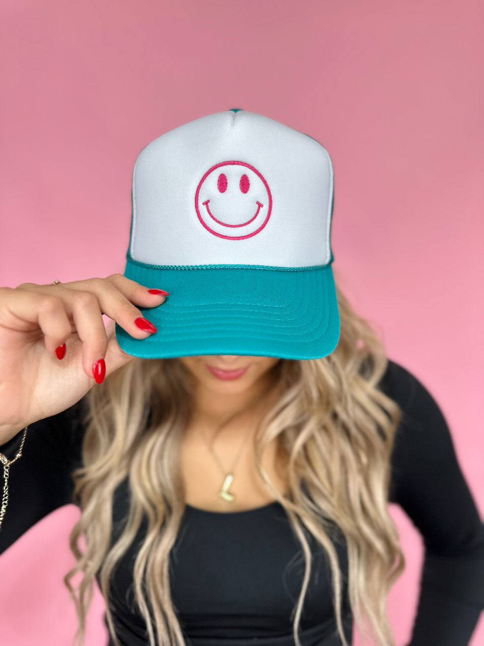 TEAL/WHITE EMBROIDERED SMILEY HAT