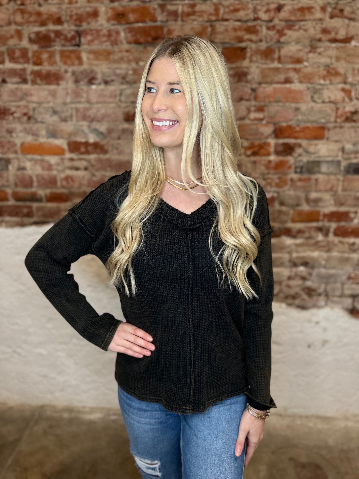 BLACK ACID WAFFLE V NECK