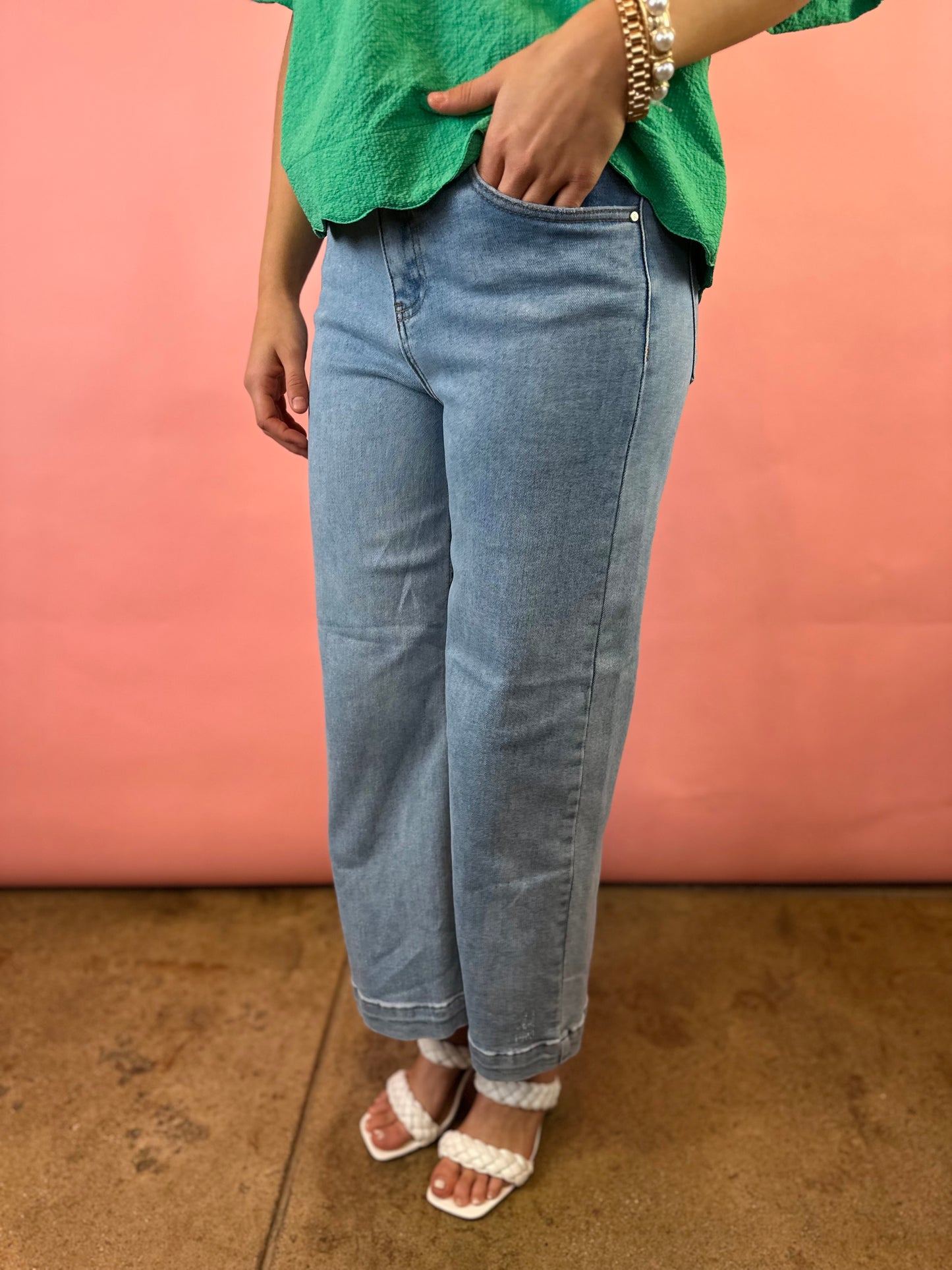 THE MOST COMFY LIGHT WASH JEANS