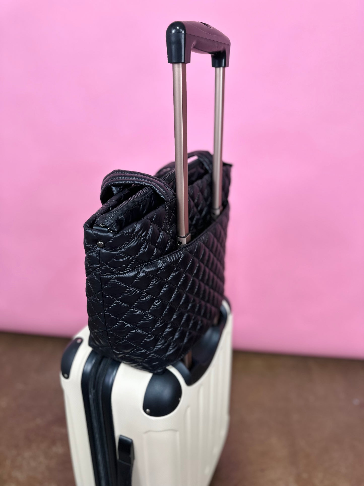 BLACK TROLLEY SLEEVE TOTE