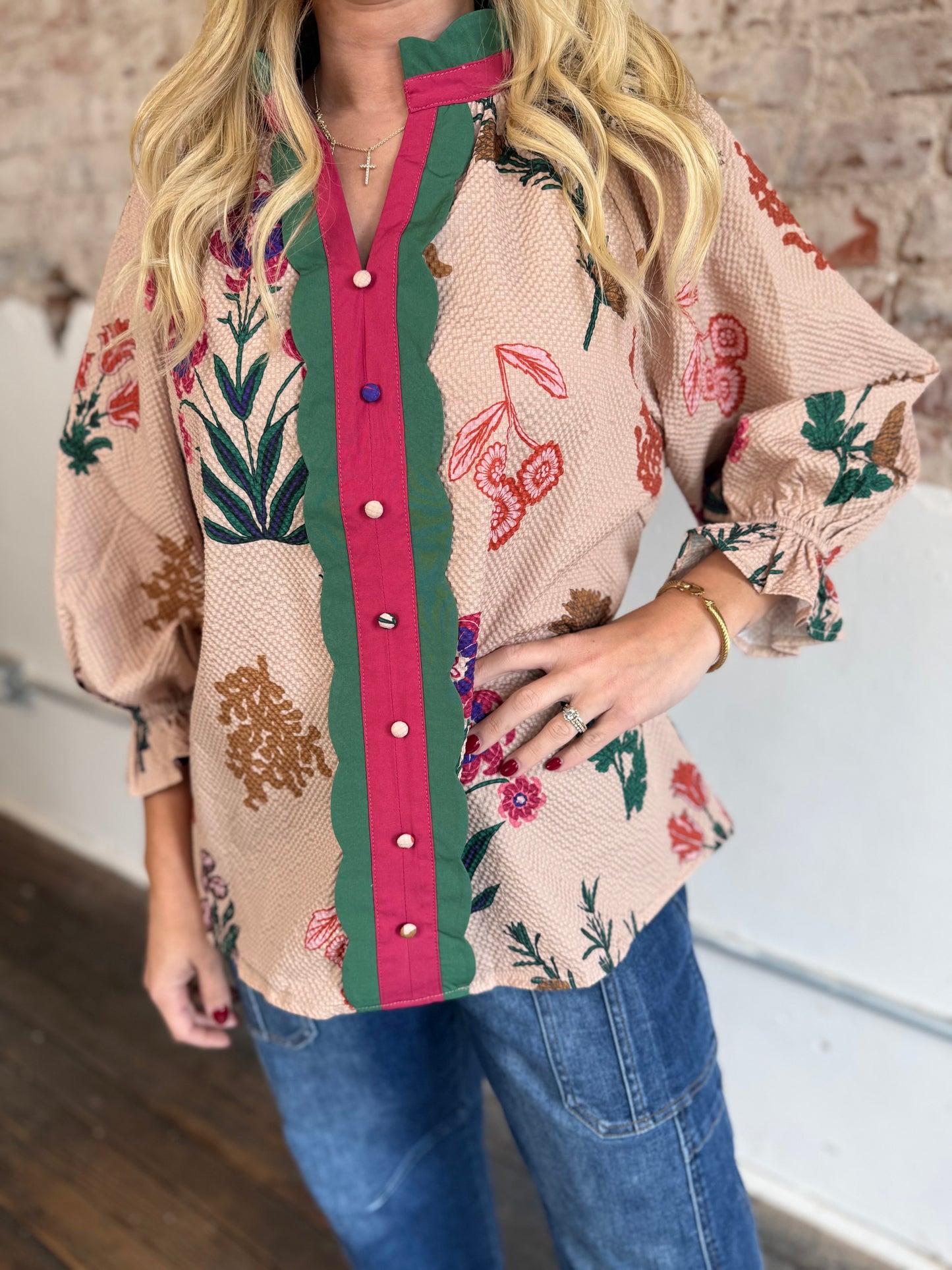 TAN, GREEN, RED SCALLOP TOP