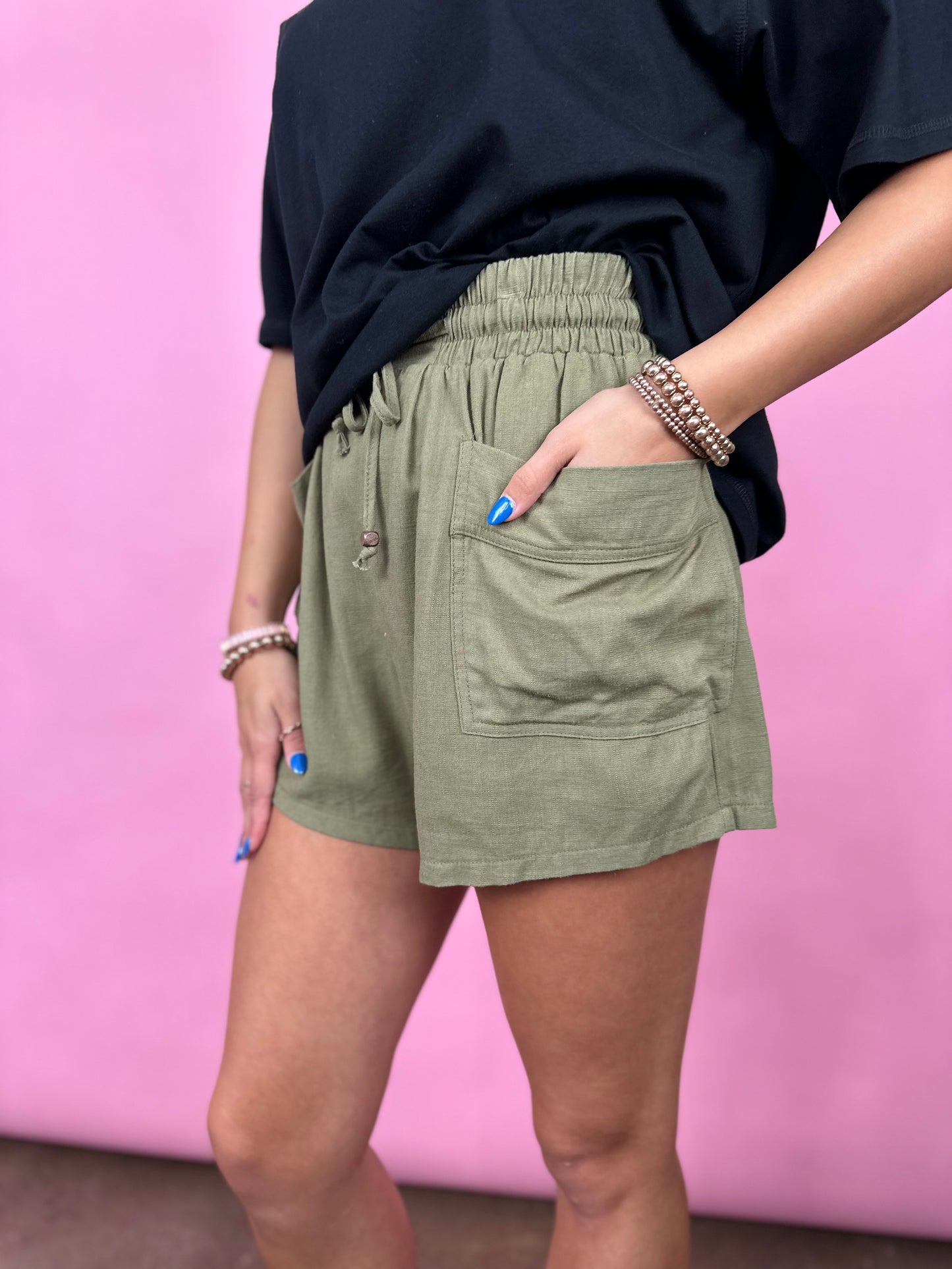 OLIVE LINEN POCKET SHORTS