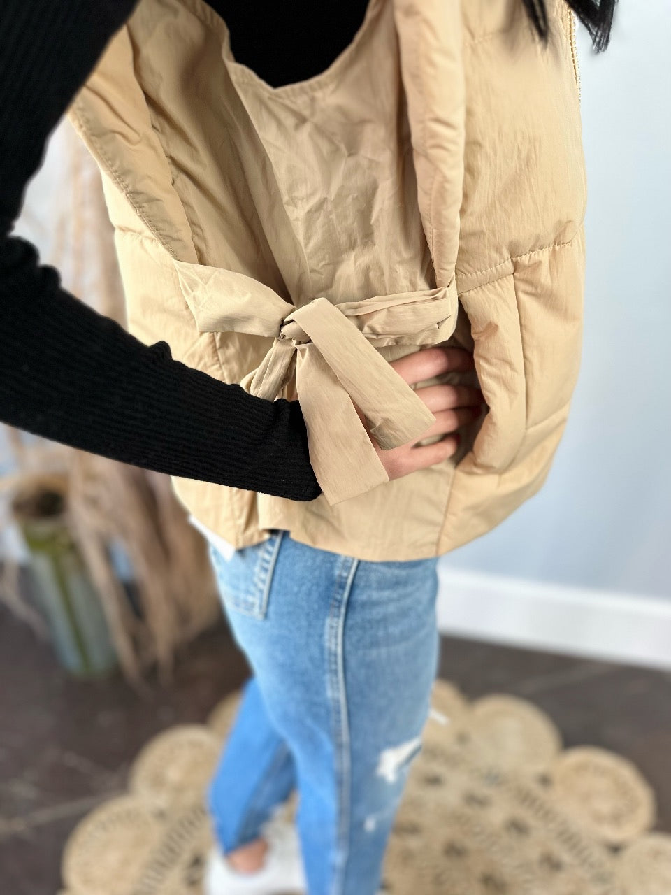 LIGHT BEIGE PUFF TIE VEST