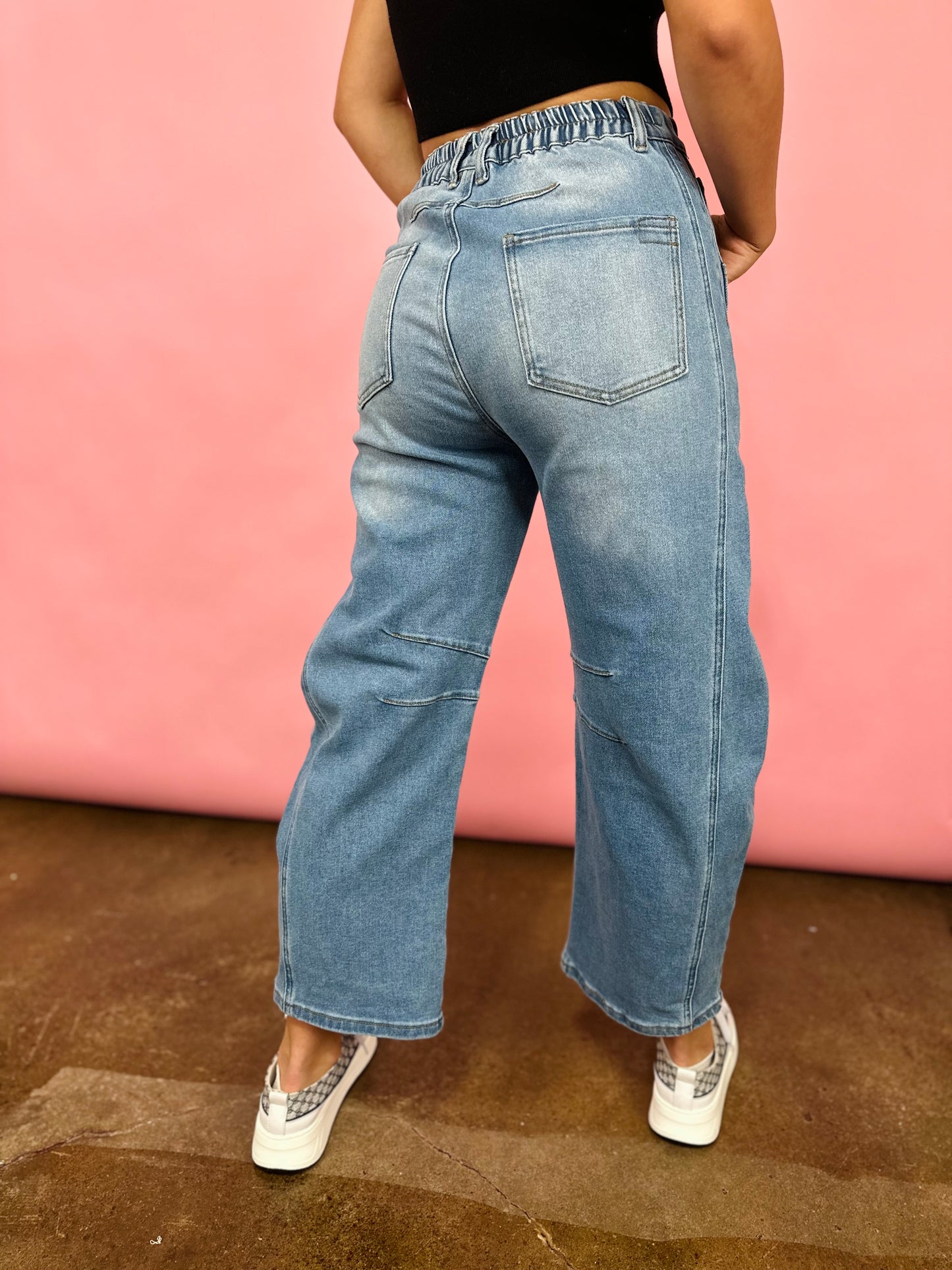 LIGHT DENIM BARREL JEANS