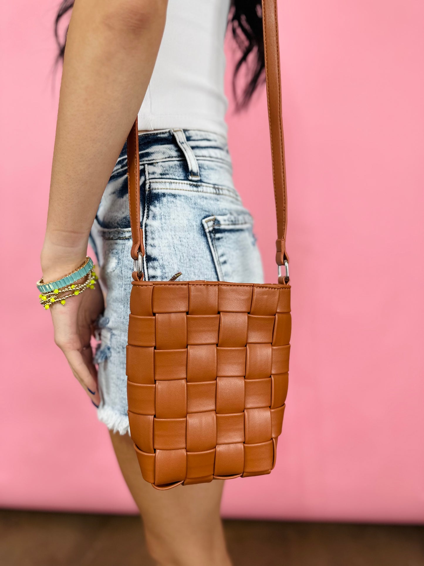 BROWN SMALL SQUARE POCKET PURSE