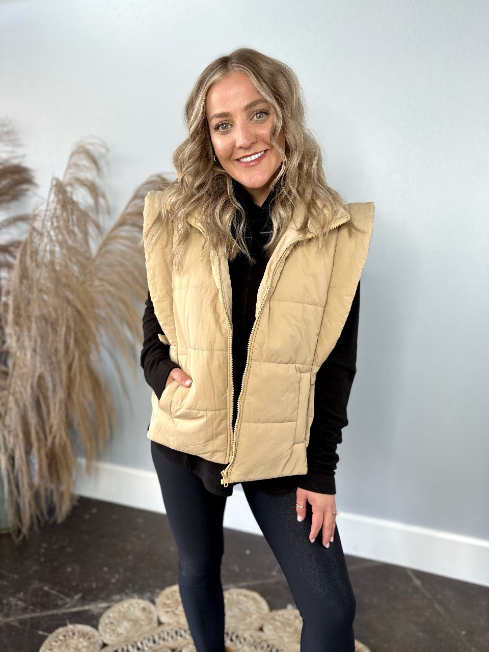 LIGHT BEIGE PUFF TIE VEST