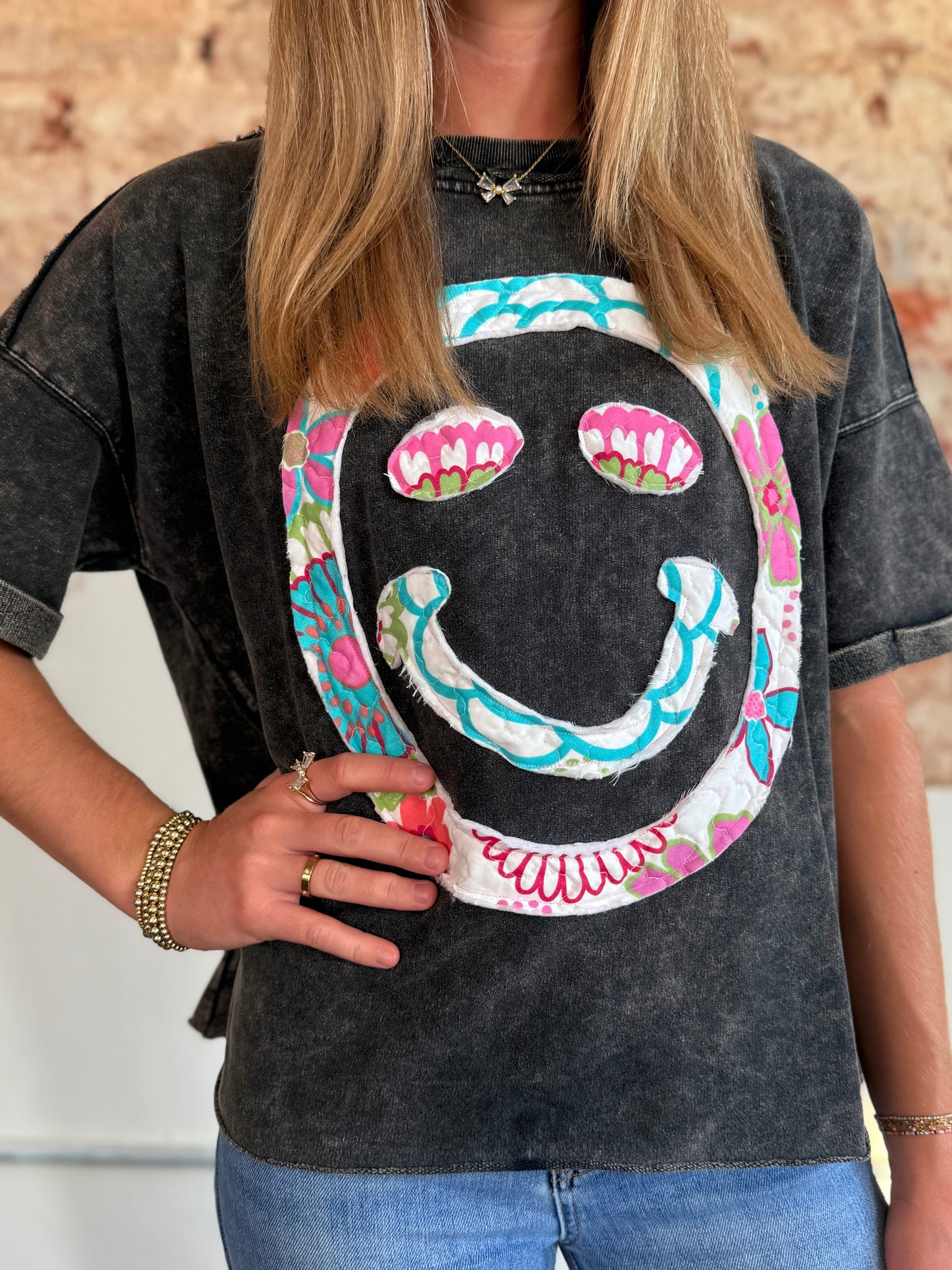 BLACK SMILES TEE