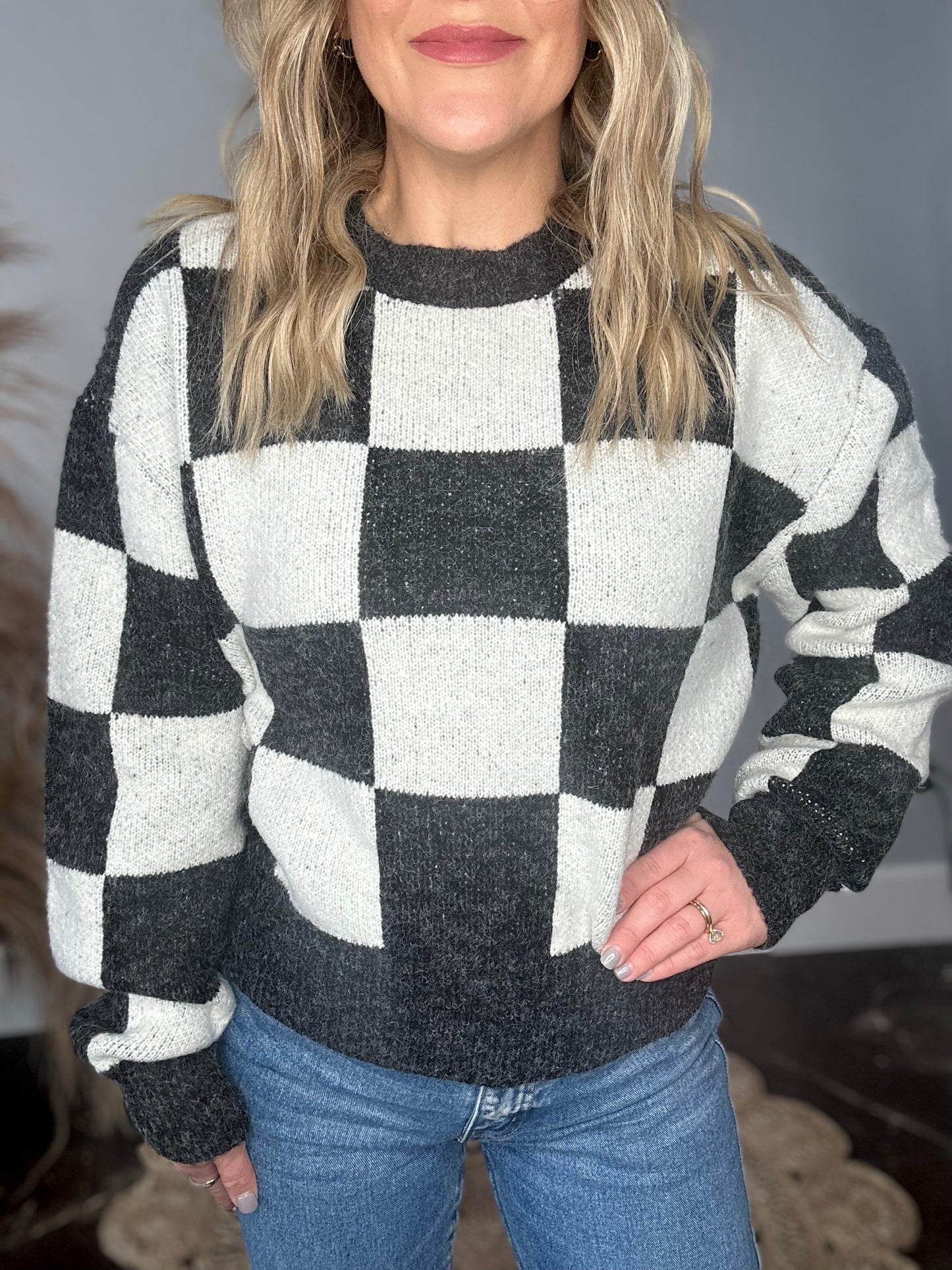 BLACK & WHITE CHECKERED SWEATER