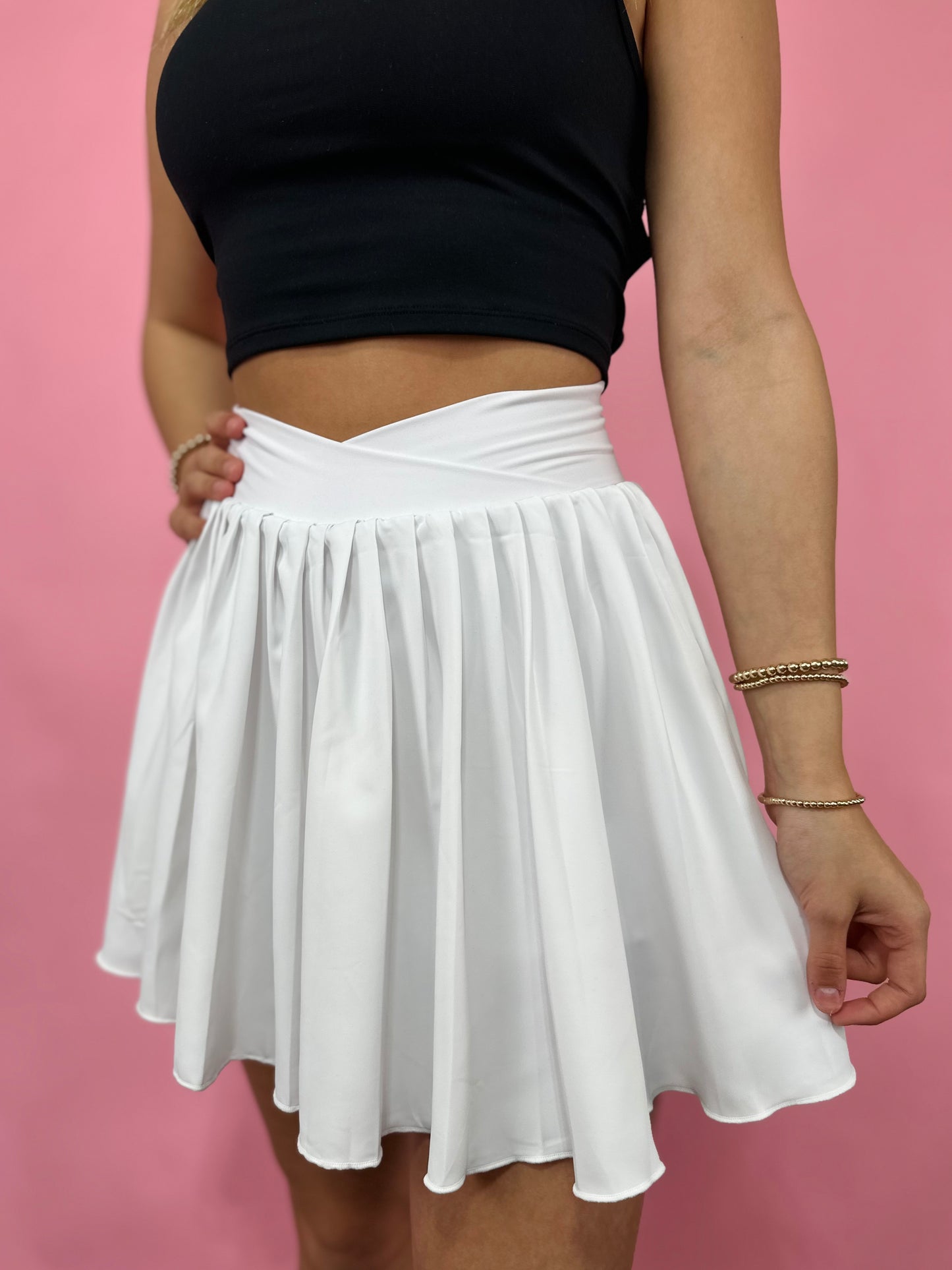 WHITE PLEATED SKORT