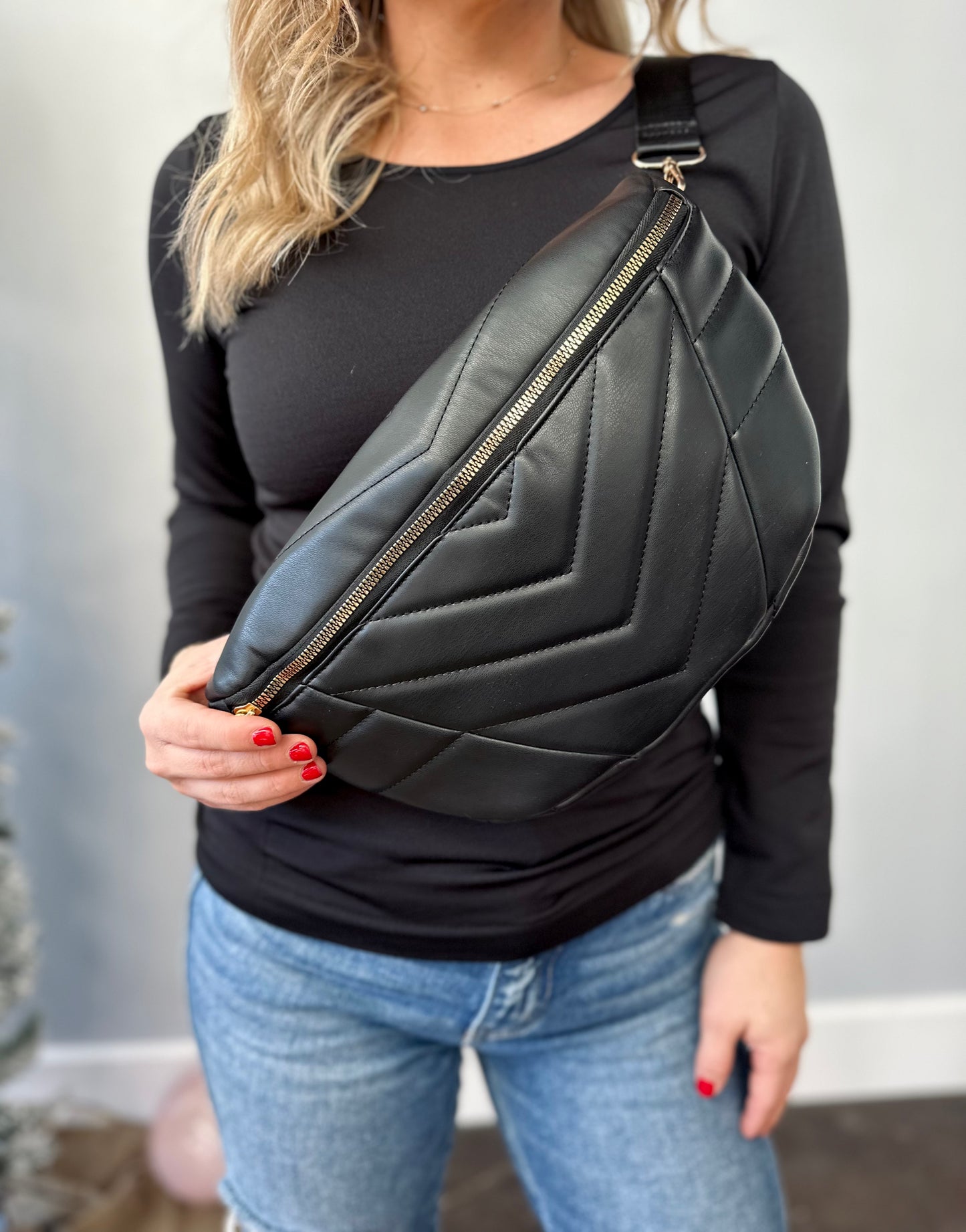 BLACK PLEATHER BUM BAG