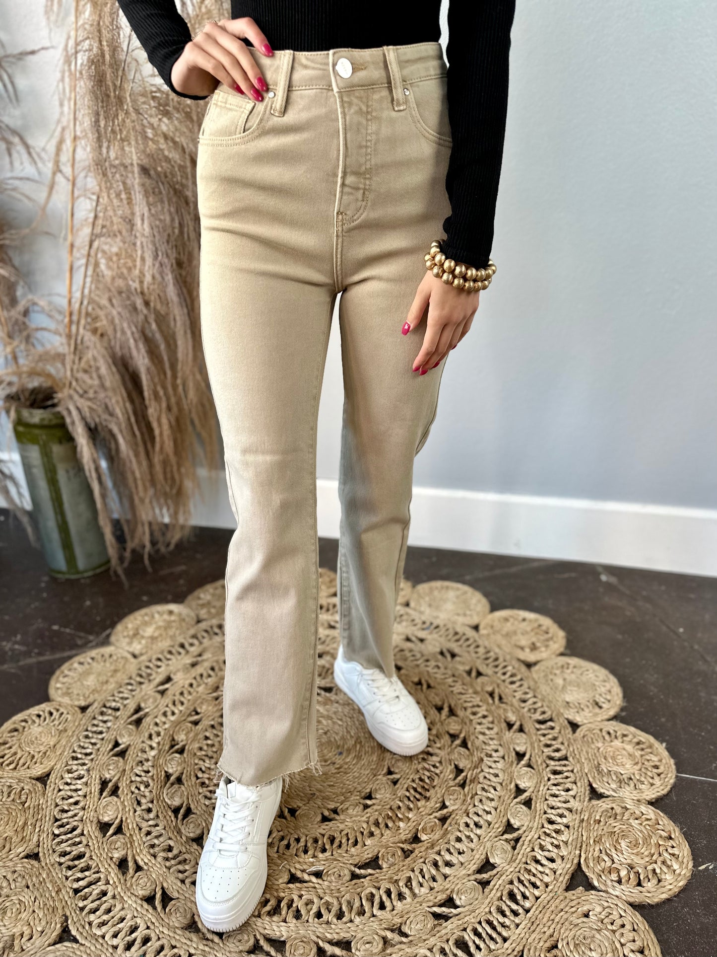 RISEN SAND STRAIGHT LEG JEANS
