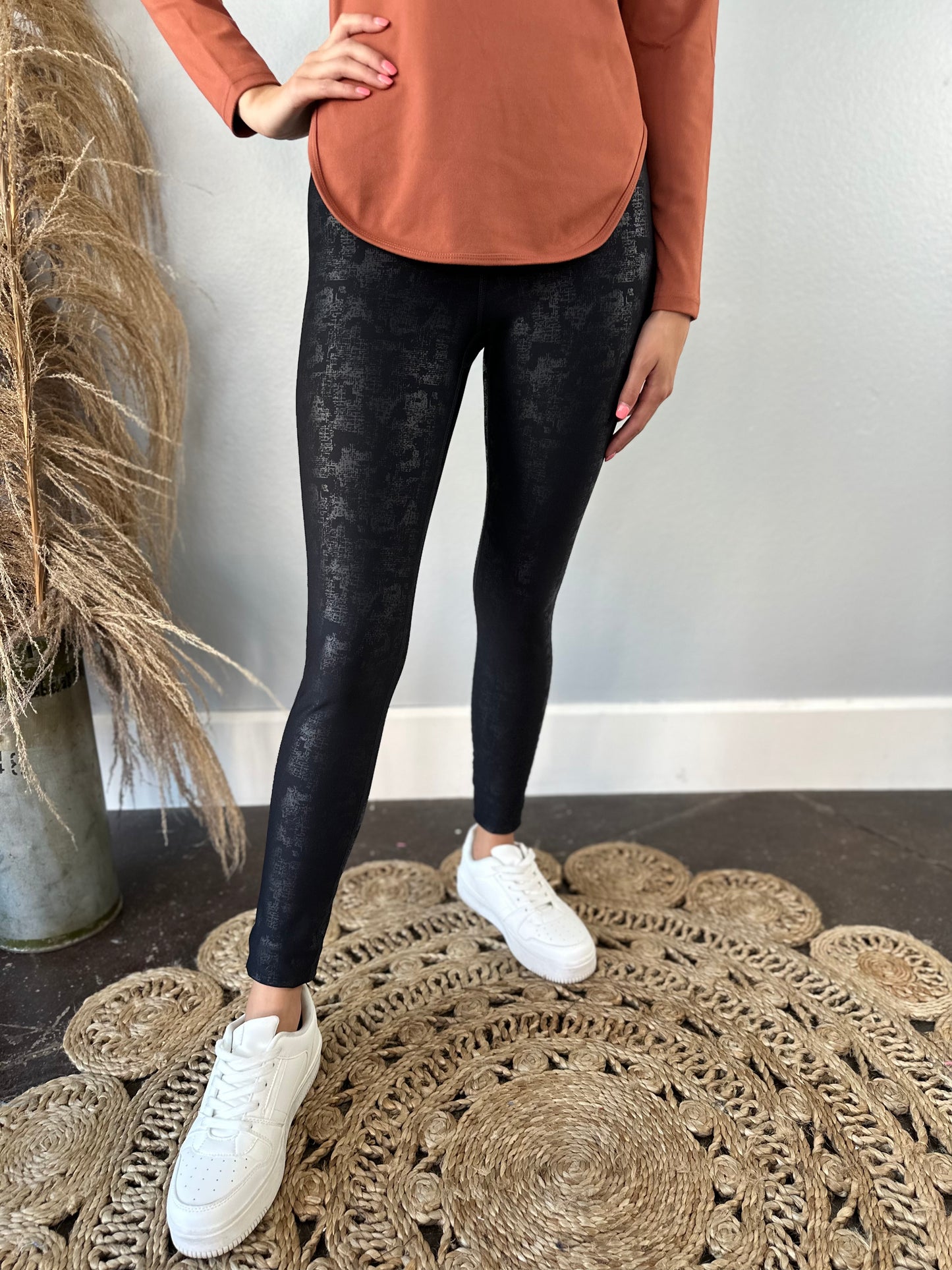 BLACK CRACKLE HW LEGGINGS