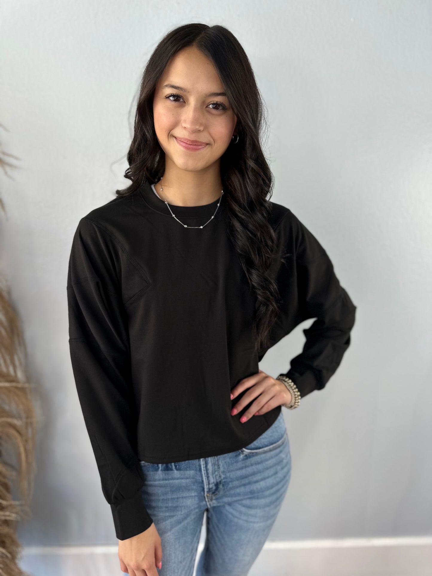 BLACK BOXY LONG SLEEVE TOP