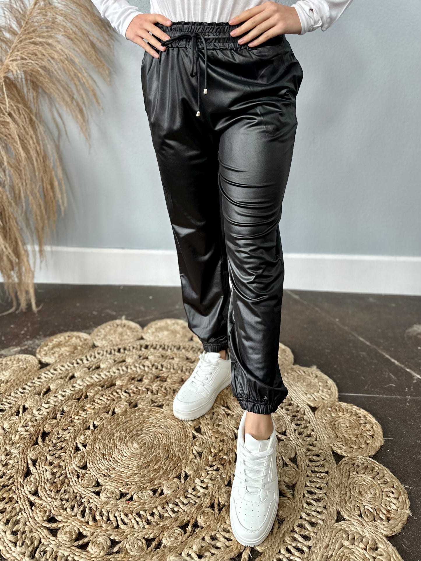 LIQUID BLACK JOGGERS