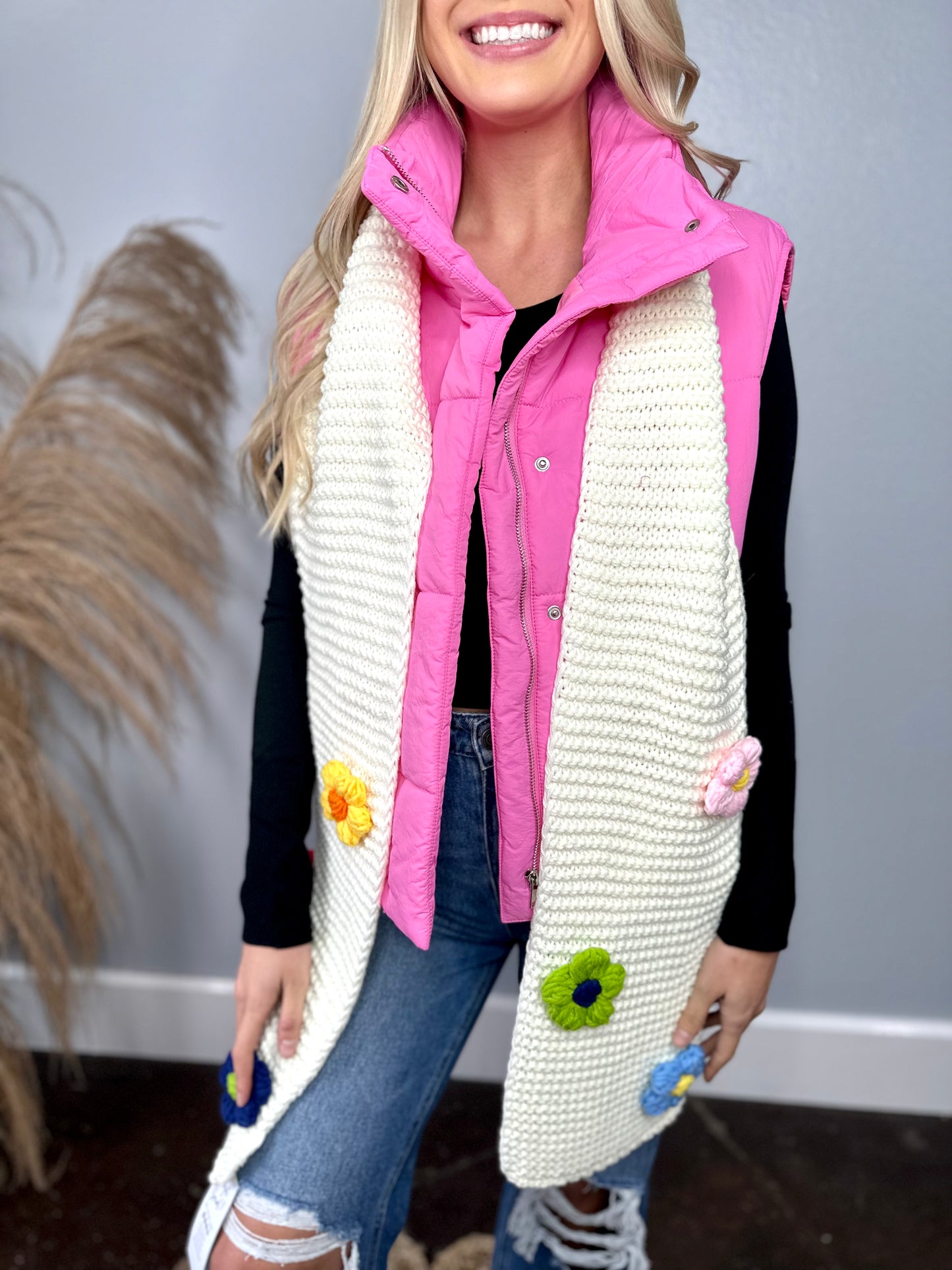 CREAM DAISY CROCHET SCARF