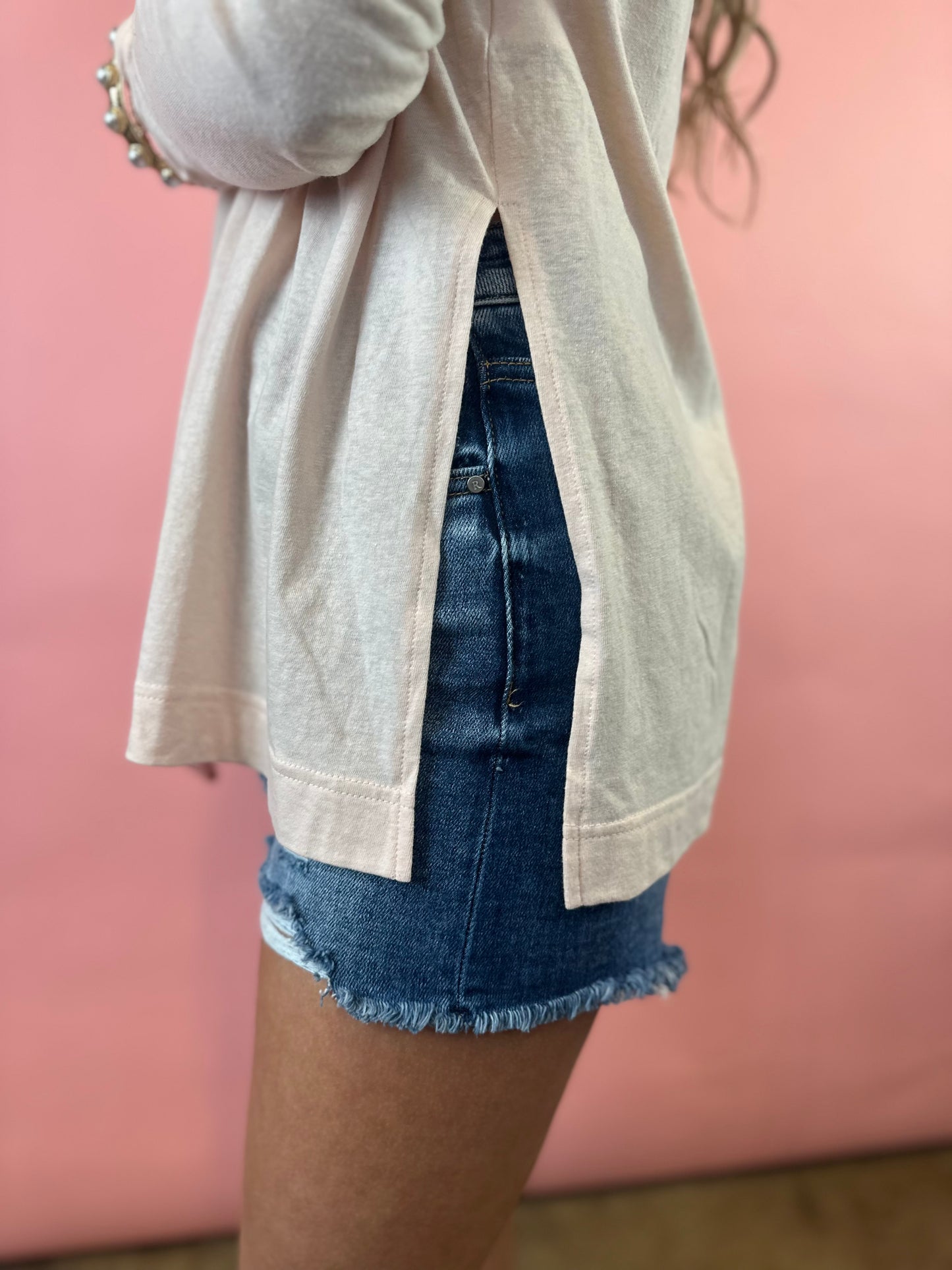 LIGHT PINK JESUS LOVES YOU LONGSLEEVE