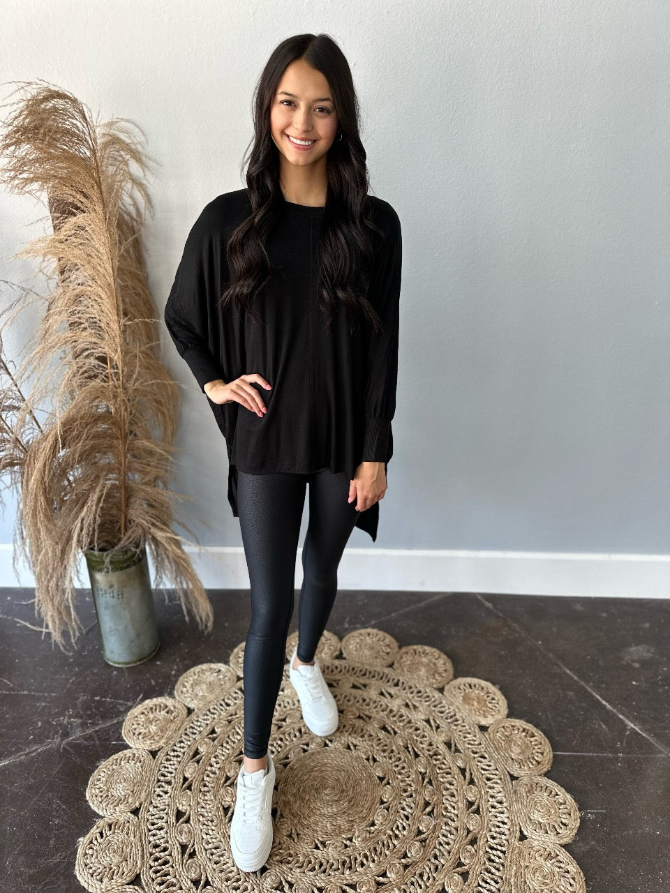 BLACK 3/4 SLEEVE ONE SIZE TOP