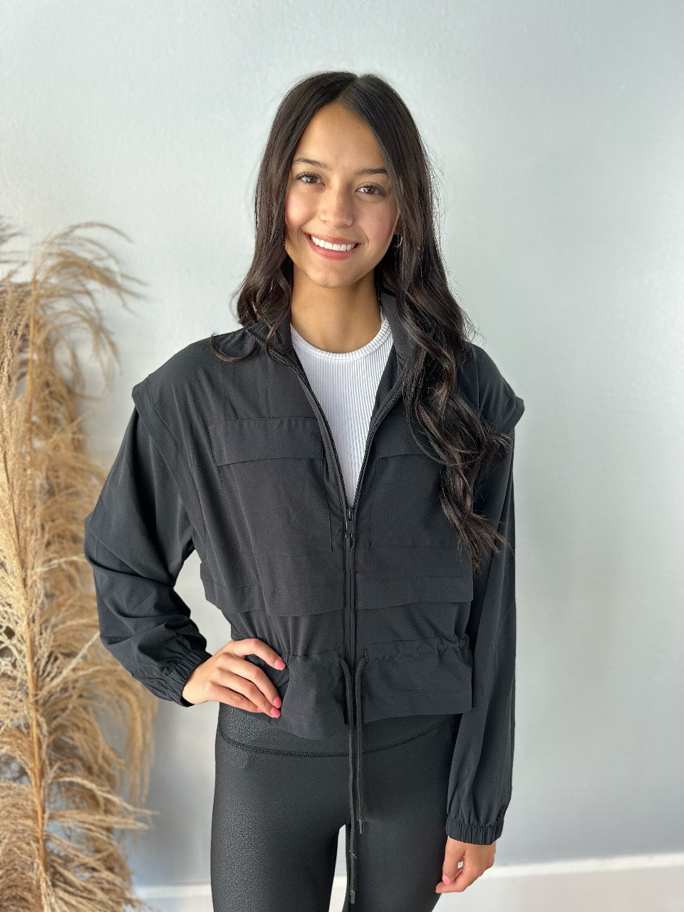 BLACK FRONT POCKET CROPPED JACKET