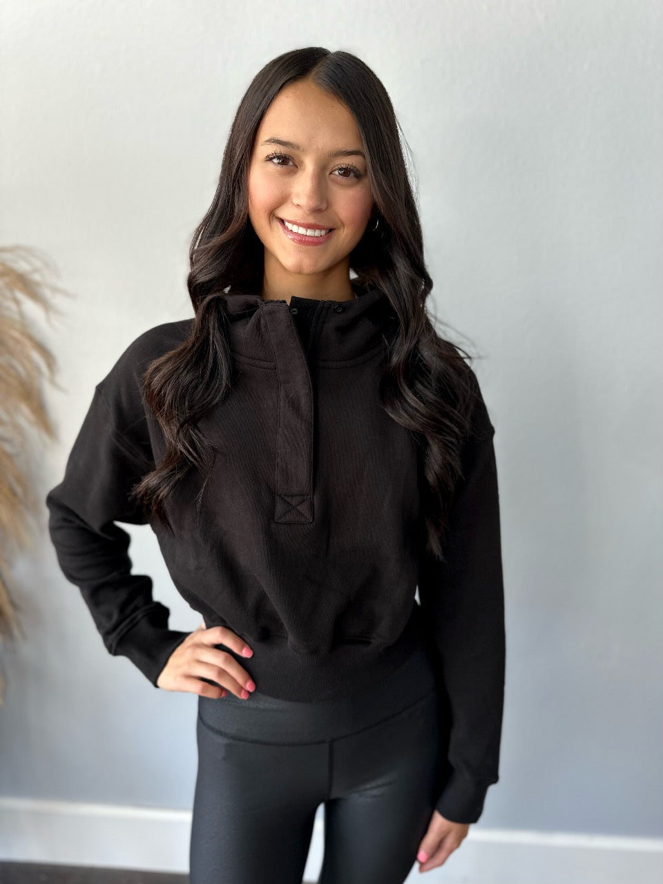 BLACK CROP 1/2 ZIP HOODIE
