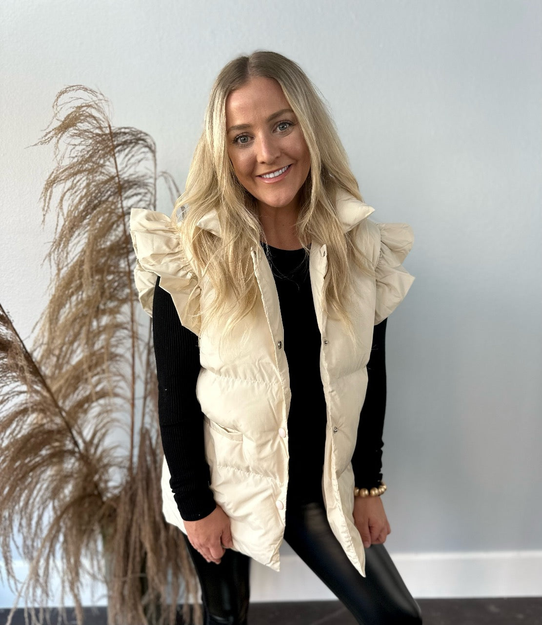 PUFFER VEST W/RUFFLE CAP SLEEVE (4 DIFFERENT COLORS)