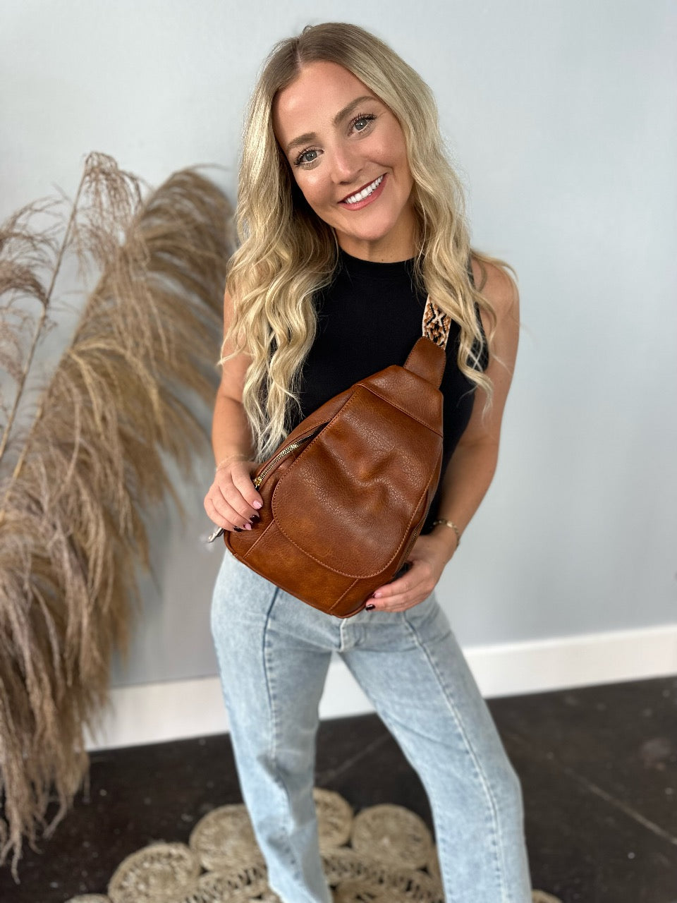 BROWN PLEATHER SLING BAG