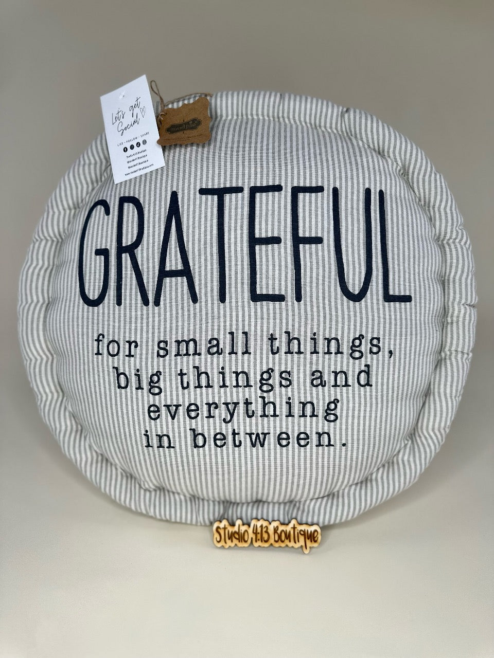 ROUND GRATEFUL PILLOW
