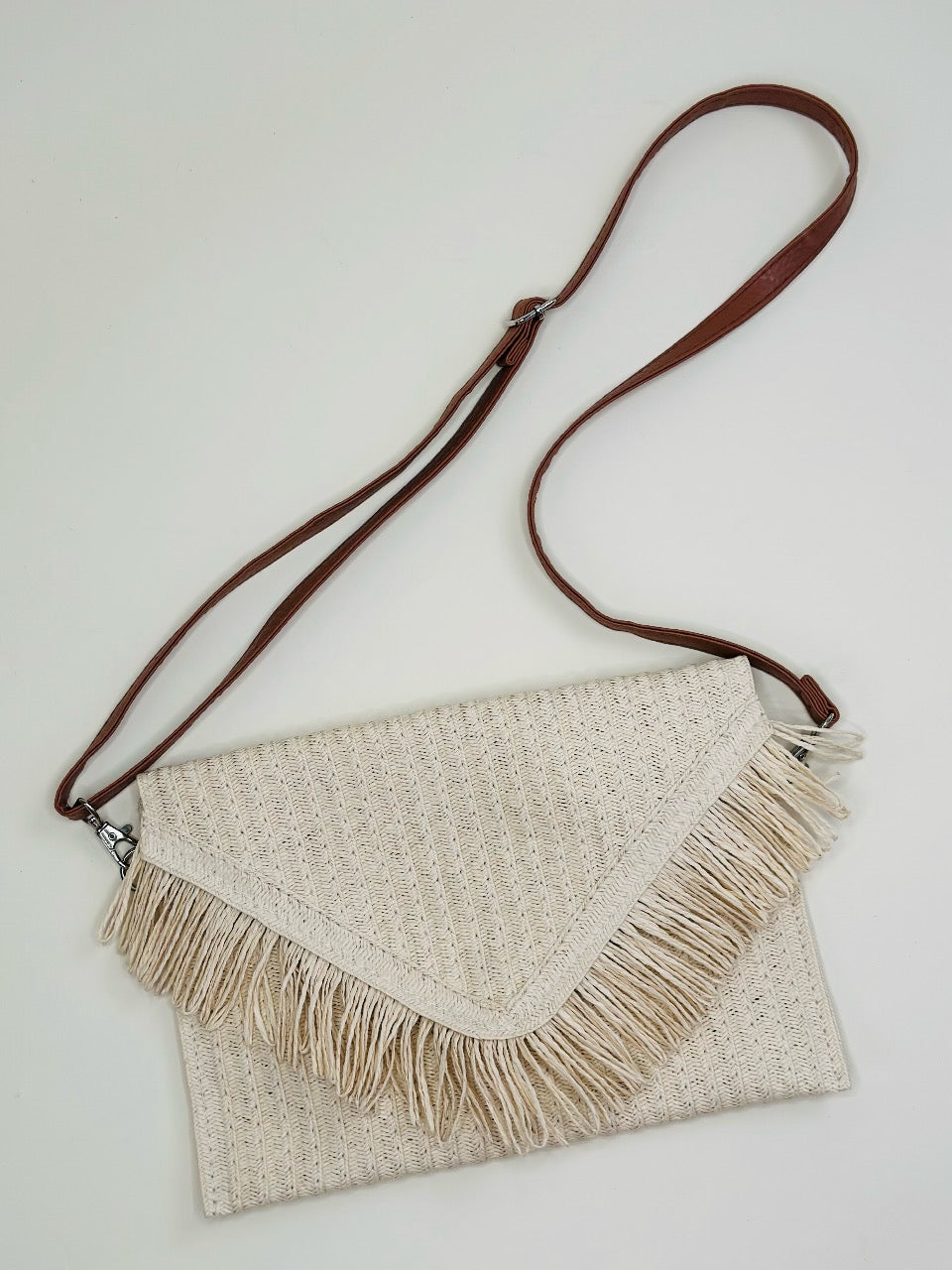JUTE RUFFLE CLUTCH