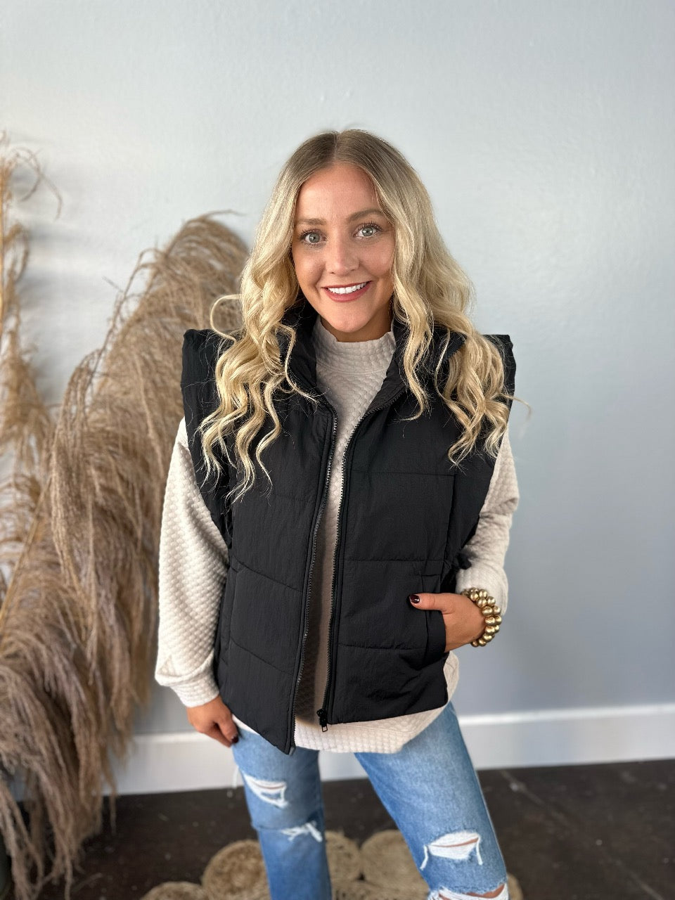 BLACK PUFF TIE VEST