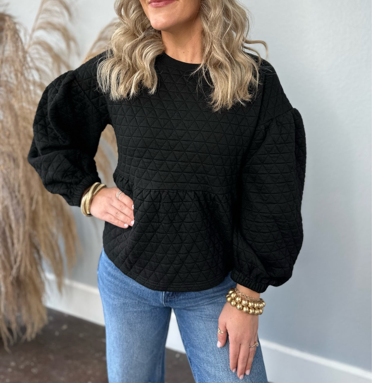 BLACK QUILTED TOP