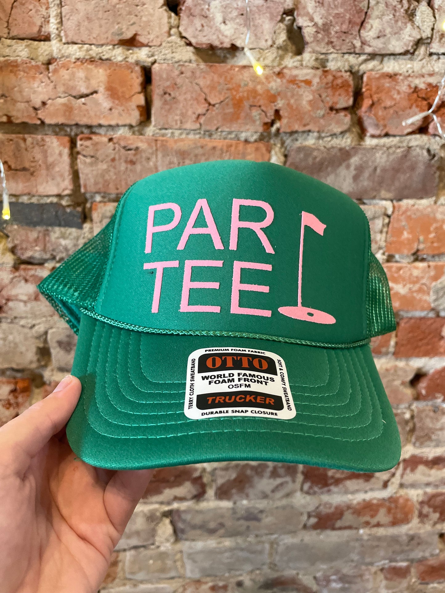 GREEN PAR TEE TRUCKER HAT