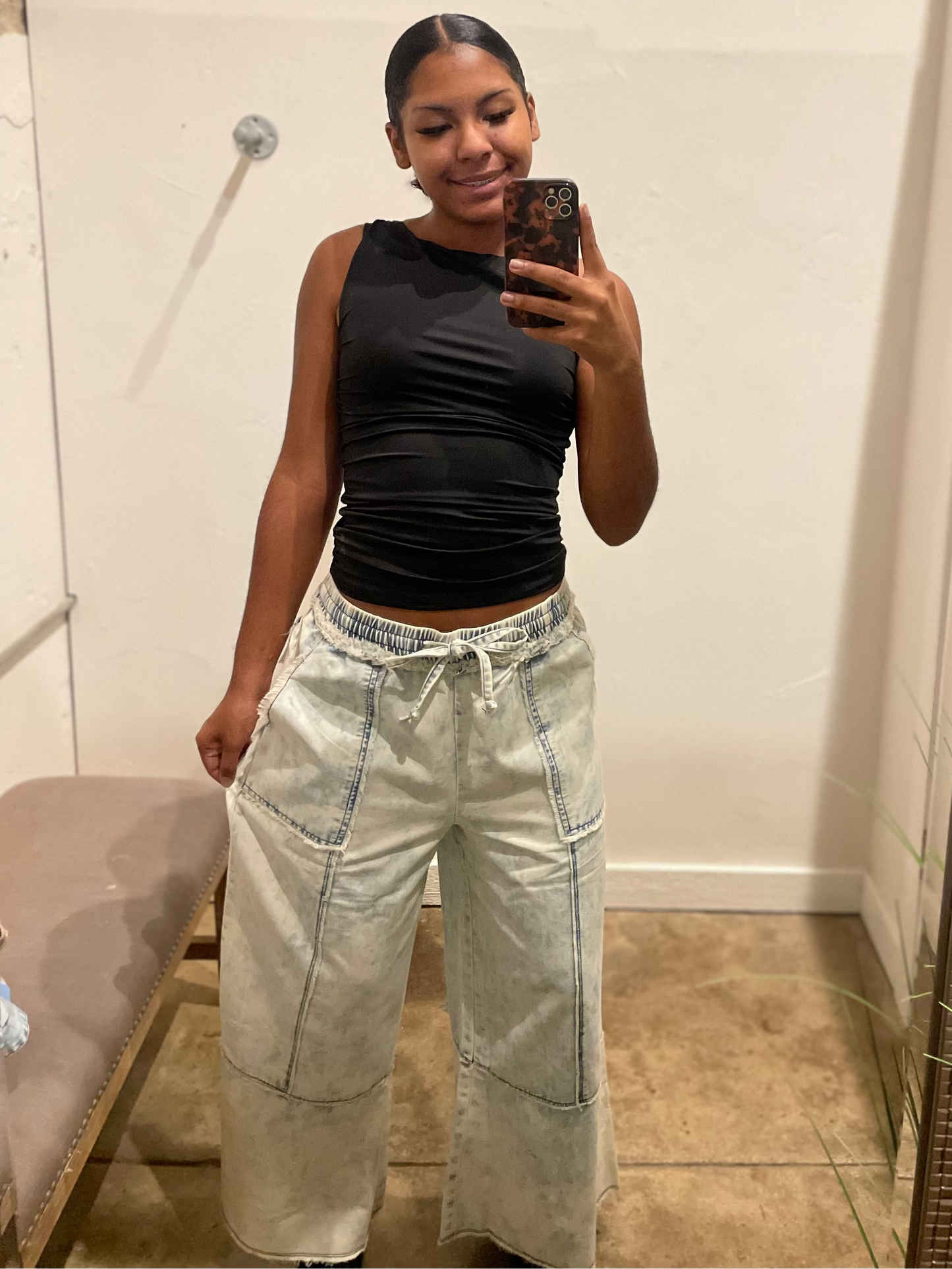 LIGHT WASH DENIM CROP PANT