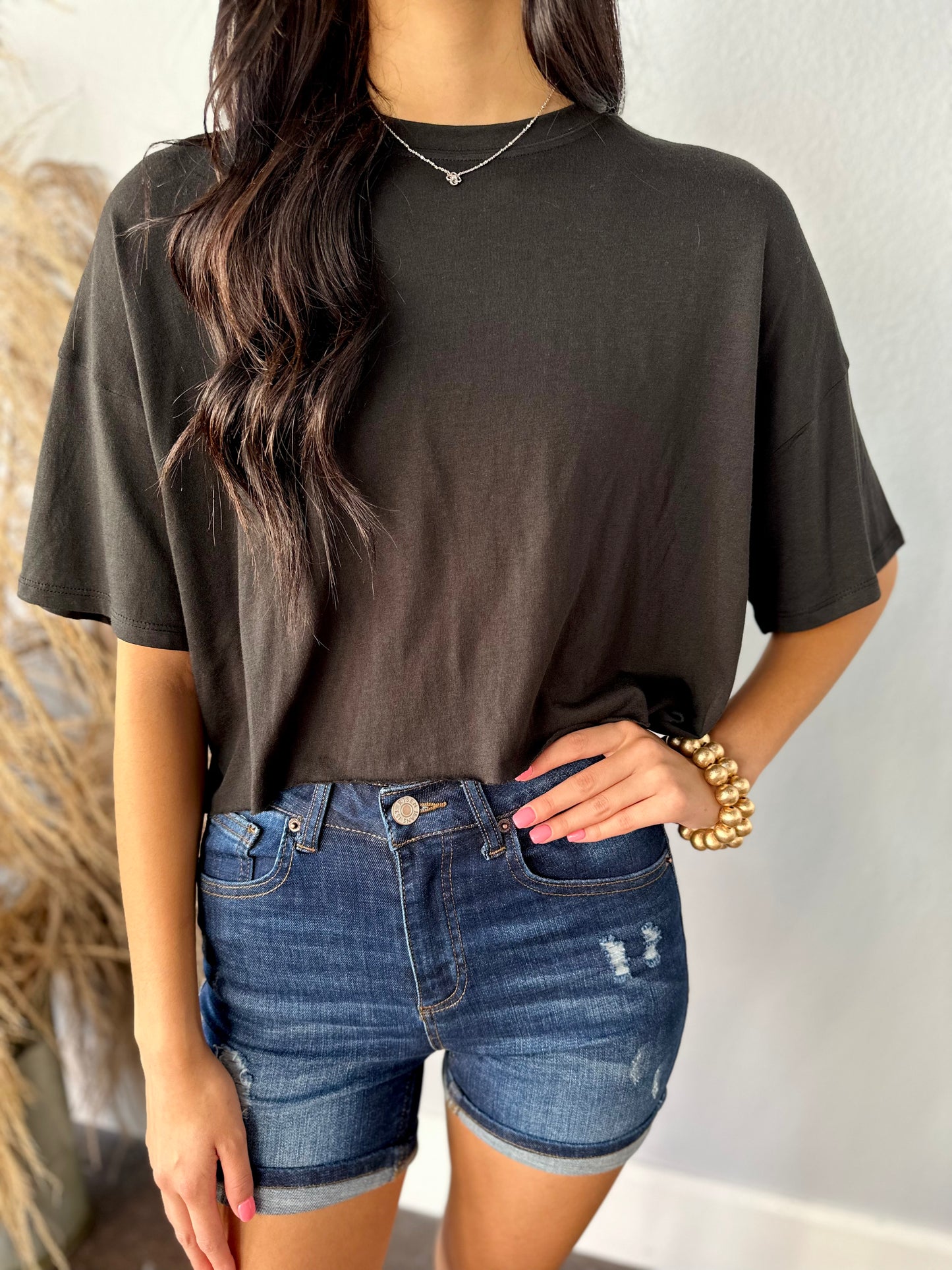 BLACK CROPPED TEE