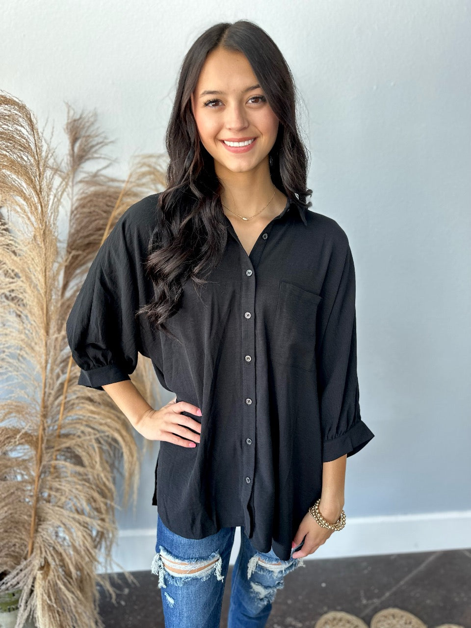 BLACK OVERSIZED 3/4 SLEEVE BUTTON UP TOP