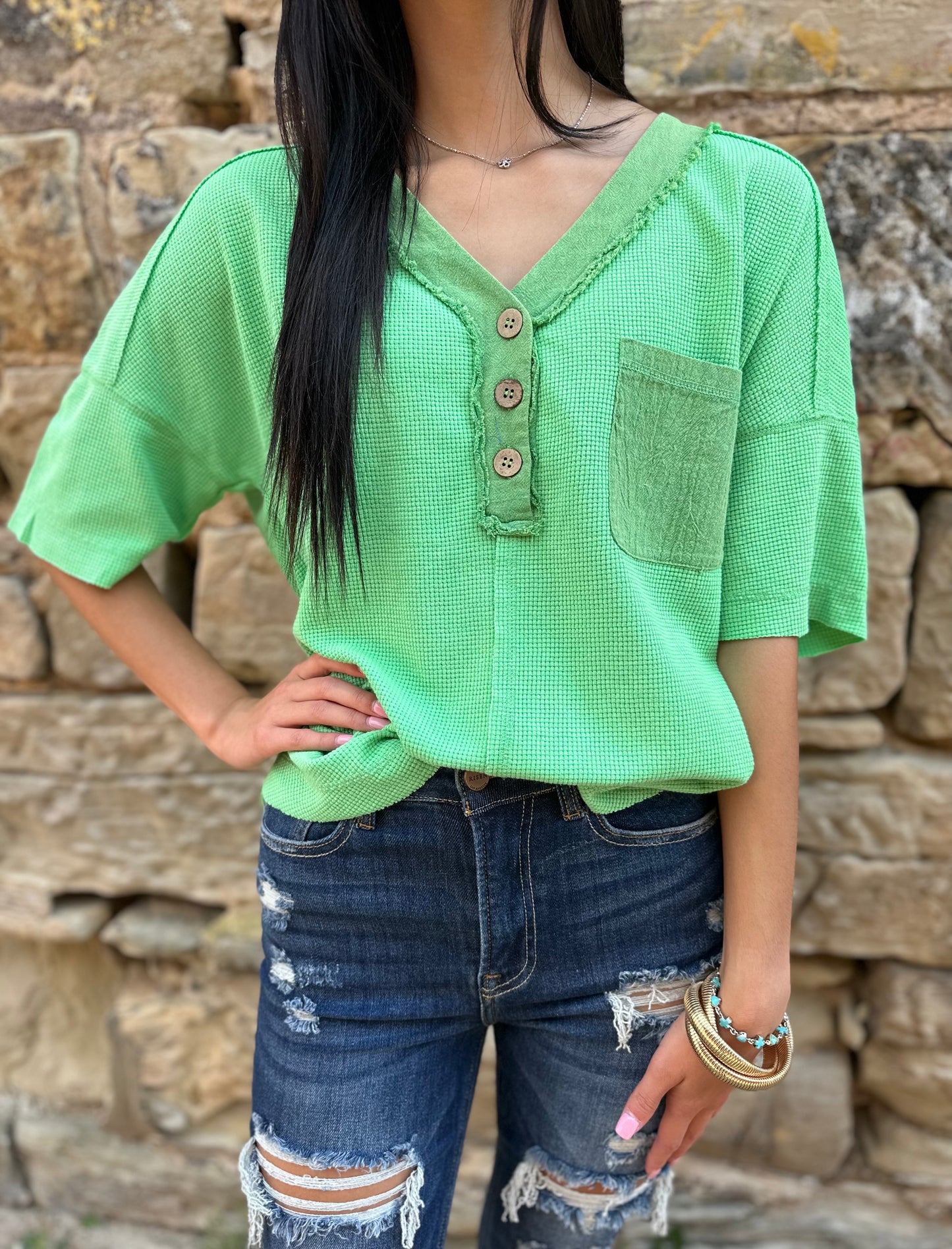 GREEN WOODEN BUTTON HENLEY