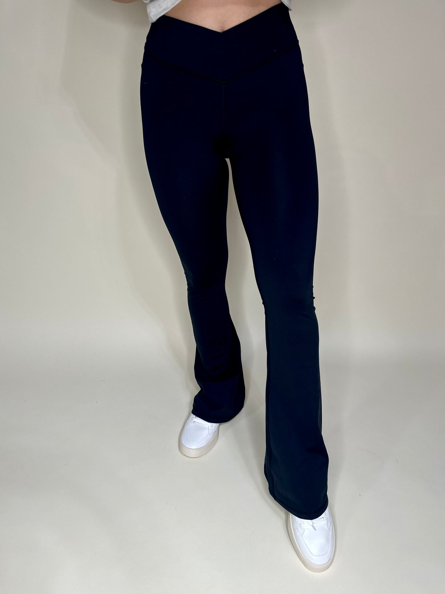 BLACK FLARE CROSSOVER LEGGINGS