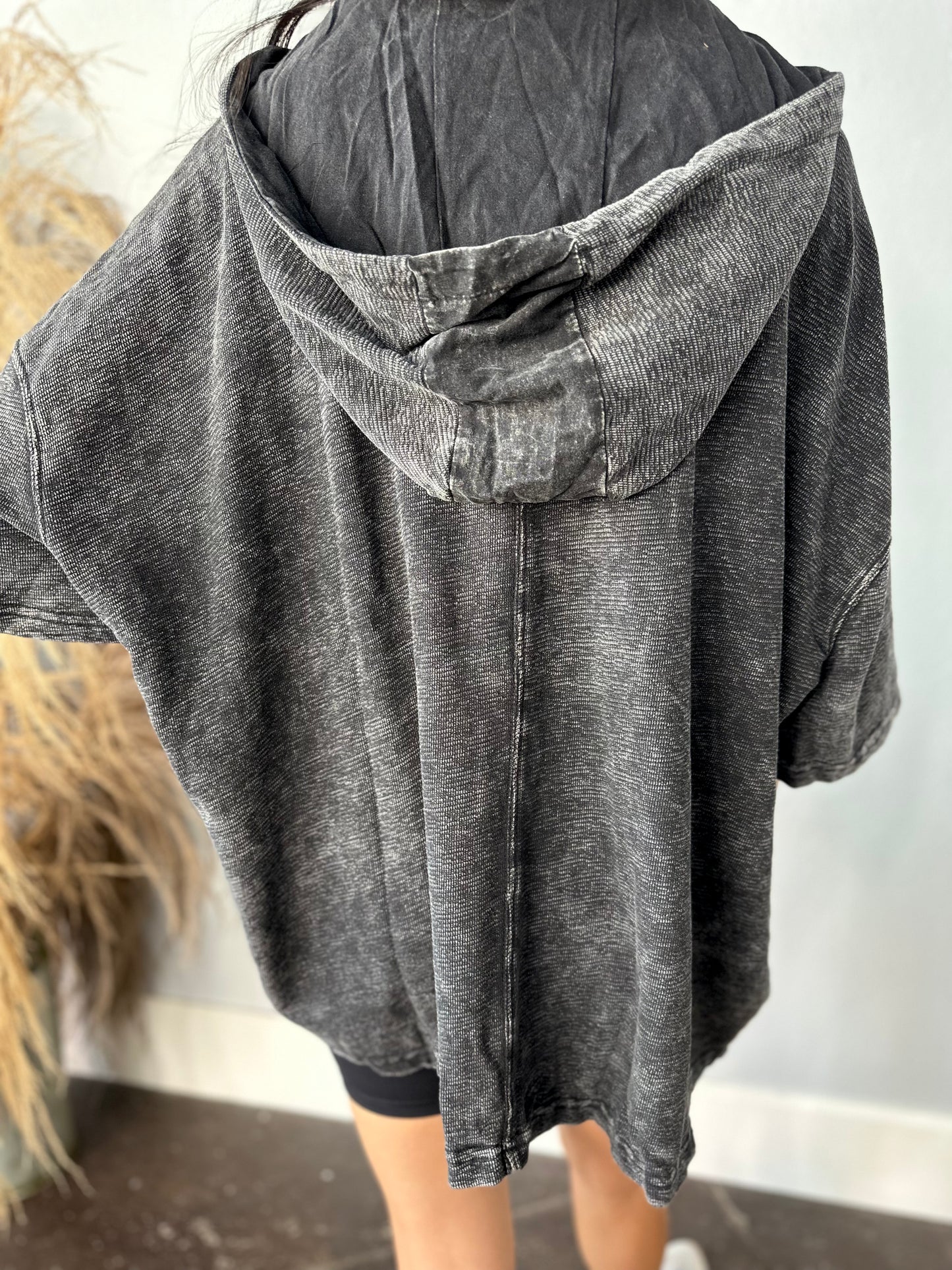 BLACK MINERAL WASH ONE SIZE S/S HOODIE