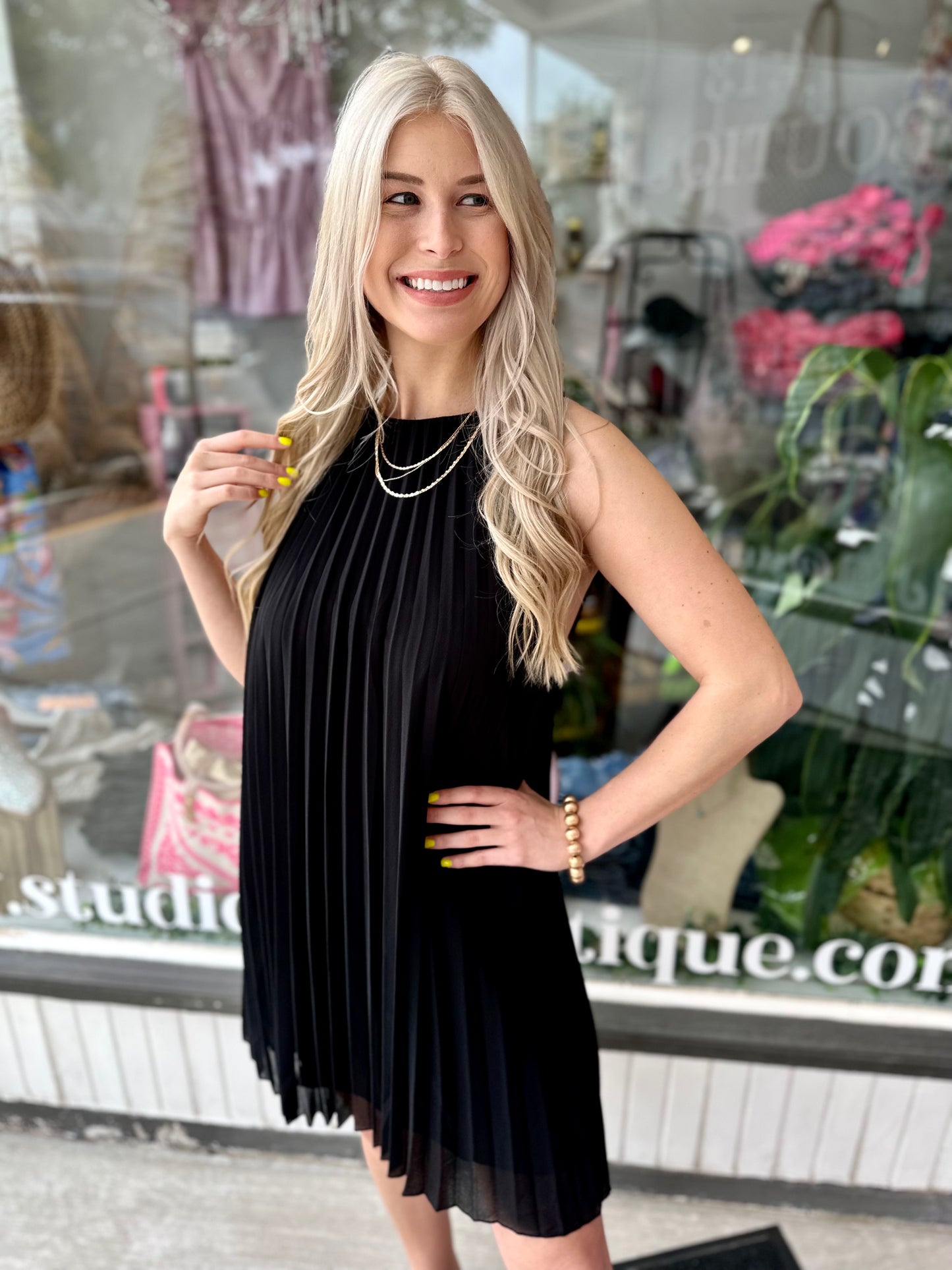 BLACK PLEATED SLEEVELESS DRESS