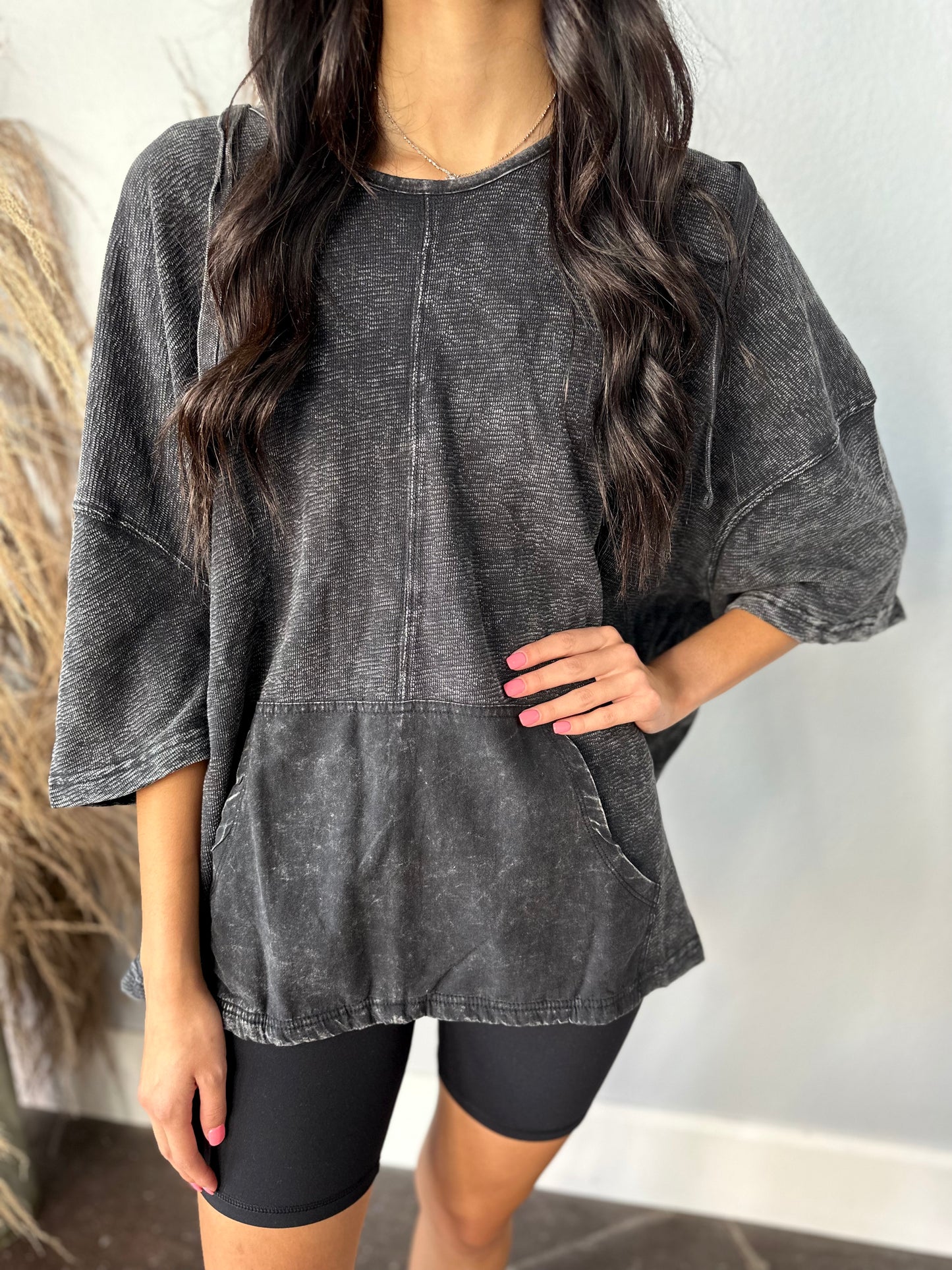 BLACK MINERAL WASH ONE SIZE S/S HOODIE