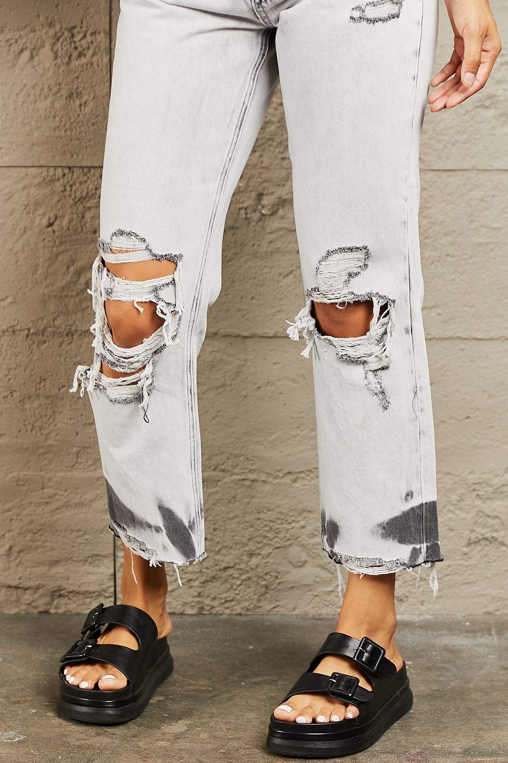 THE CUTEST MOM JEANS